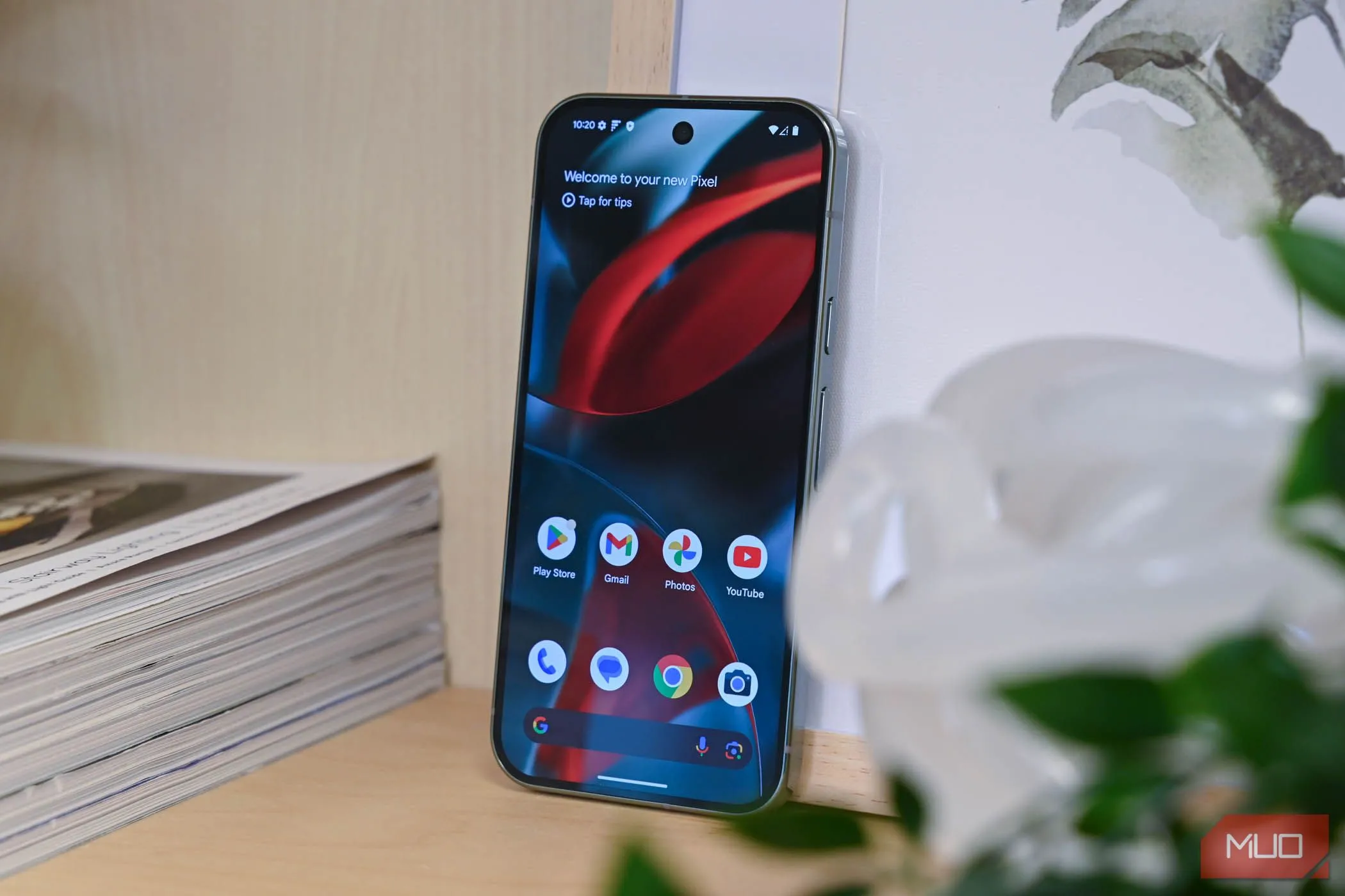 Màn hình chính của Google Pixel 9 Pro, minh họa giao diện đơn giản và các tính năng của Pixel Launcher.