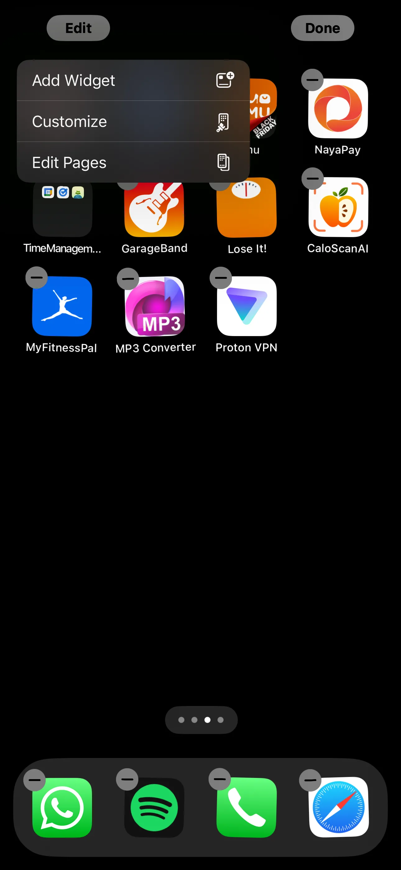 Màn hình chính iPhone ở chế độ sắp xếp widget với các biểu tượng ứng dụng đang rung