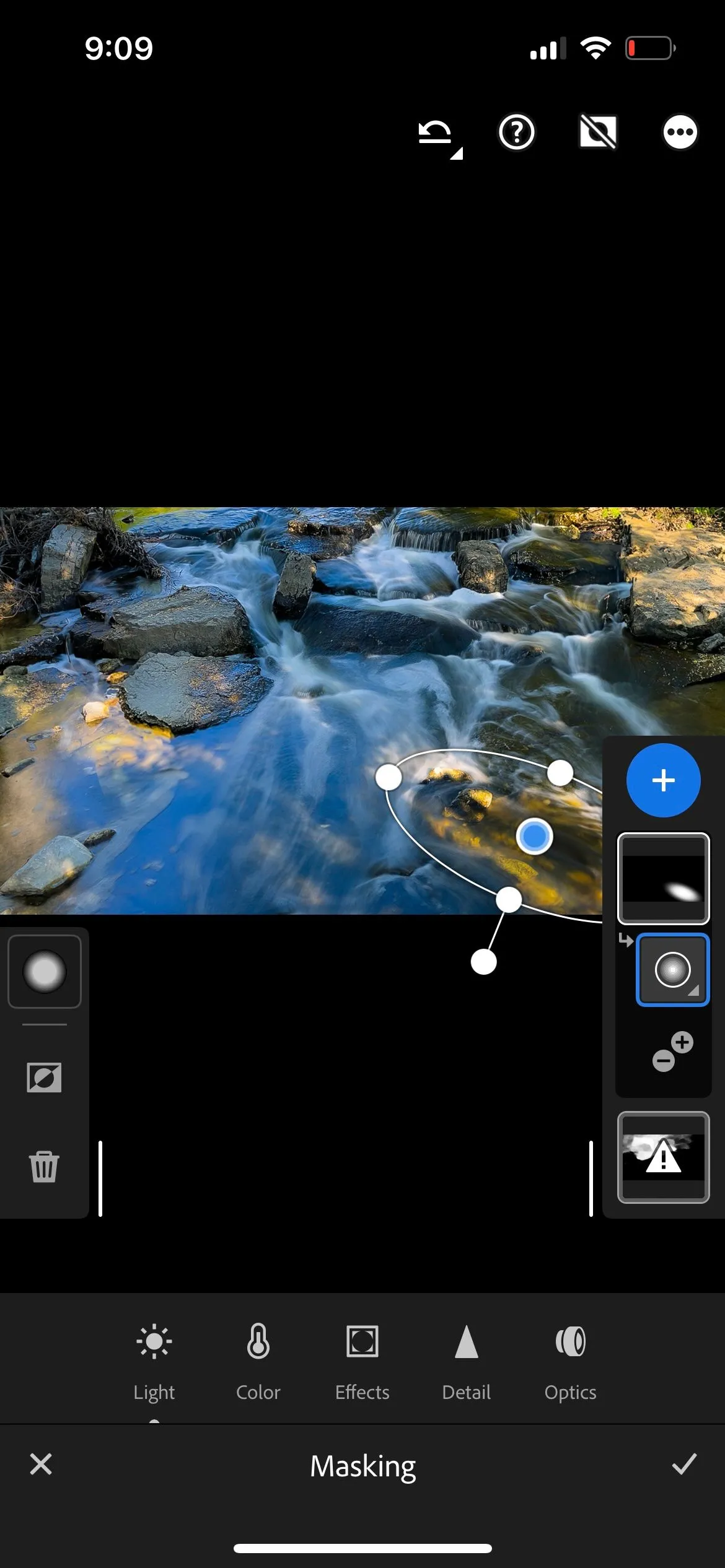 Màn hình chỉnh sửa ảnh trên Lightroom Mobile với công cụ mặt nạ (masking) đang được sử dụng