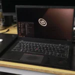 Màn hình desktop Linux Mint trên laptop ThinkPad cũ, thể hiện khả năng tái sử dụng cho công việc
