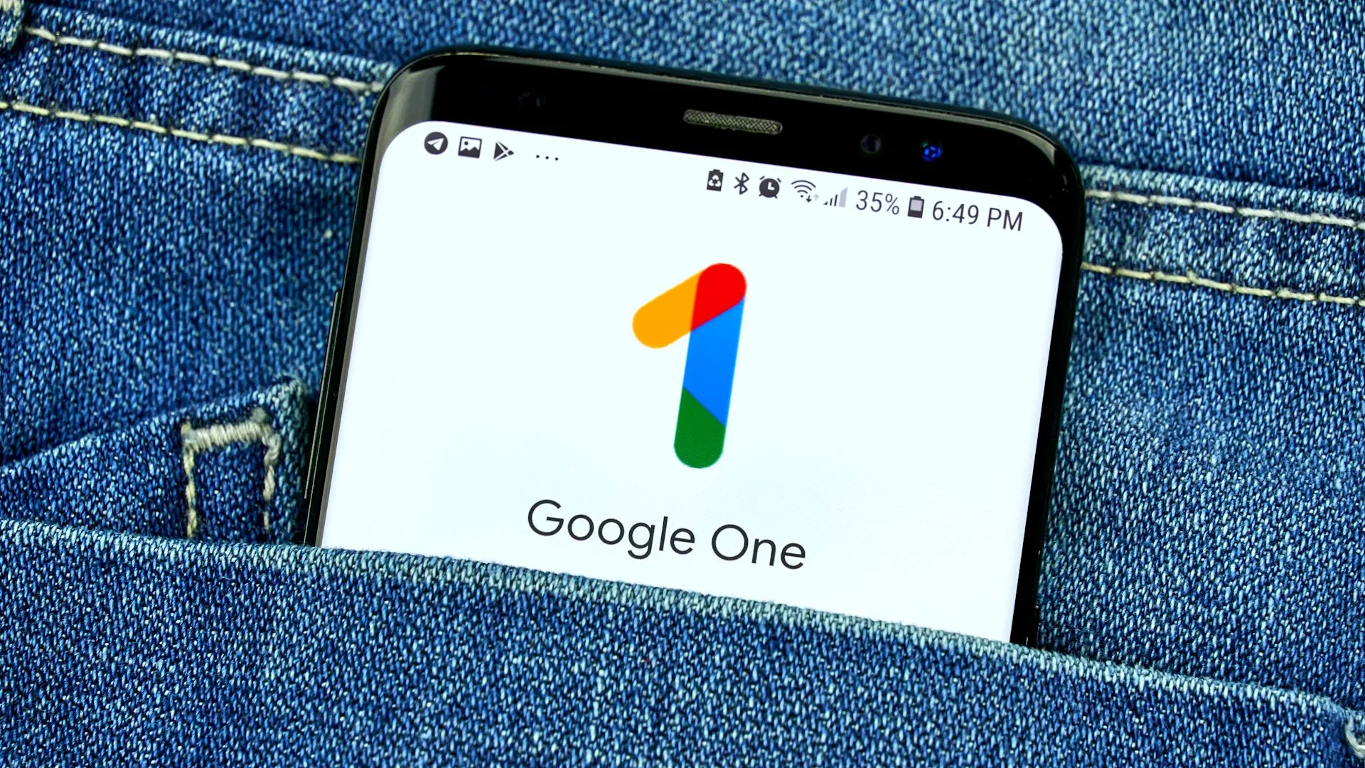 Màn hình Google One trên điện thoại di động, tượng trưng cho việc sử dụng dịch vụ đám mây trả phí như một phần của chiến lược sao lưu 3-2-1.