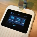 Màn hình hiển thị trạng thái kết nối của Router Wi-Fi du lịch Acer Connect M6E 5G