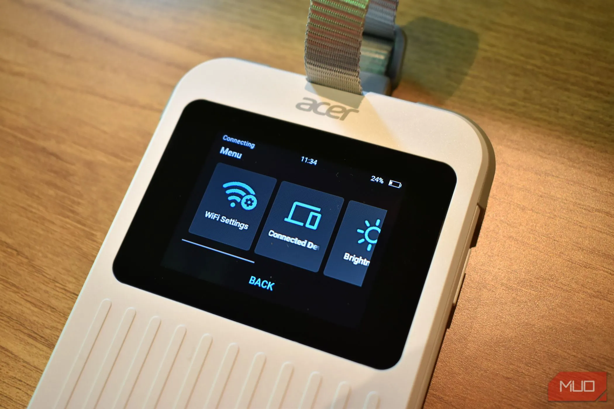 Màn hình hiển thị trạng thái kết nối của Router Wi-Fi du lịch Acer Connect M6E 5G