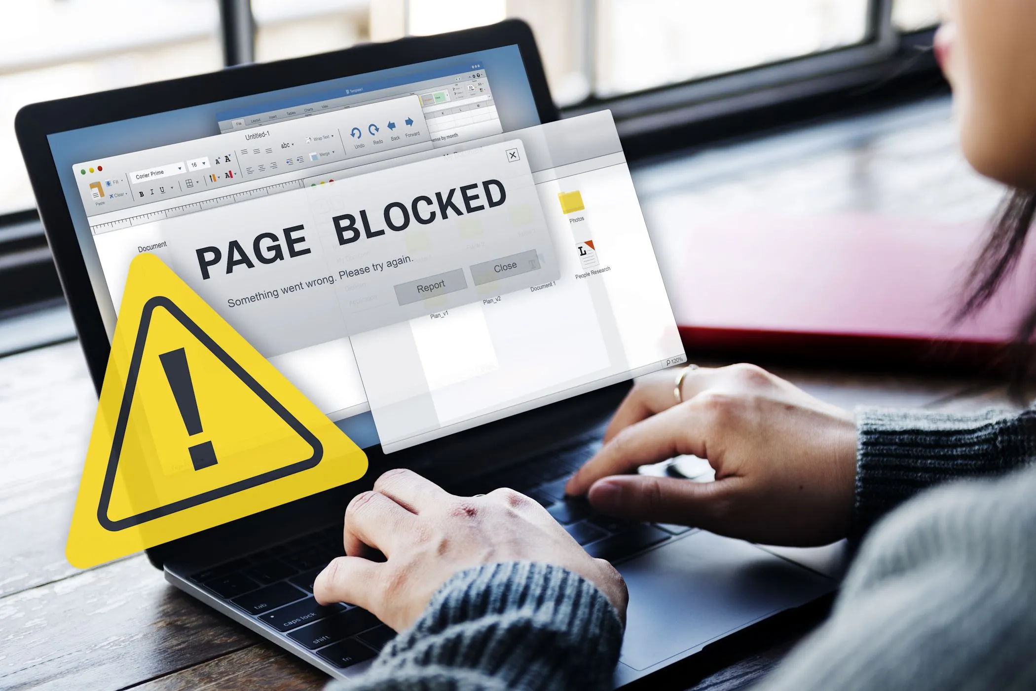 Màn hình laptop hiển thị trang web bị chặn, biểu tượng VPN, minh họa tầm quan trọng của duyệt web an toàn