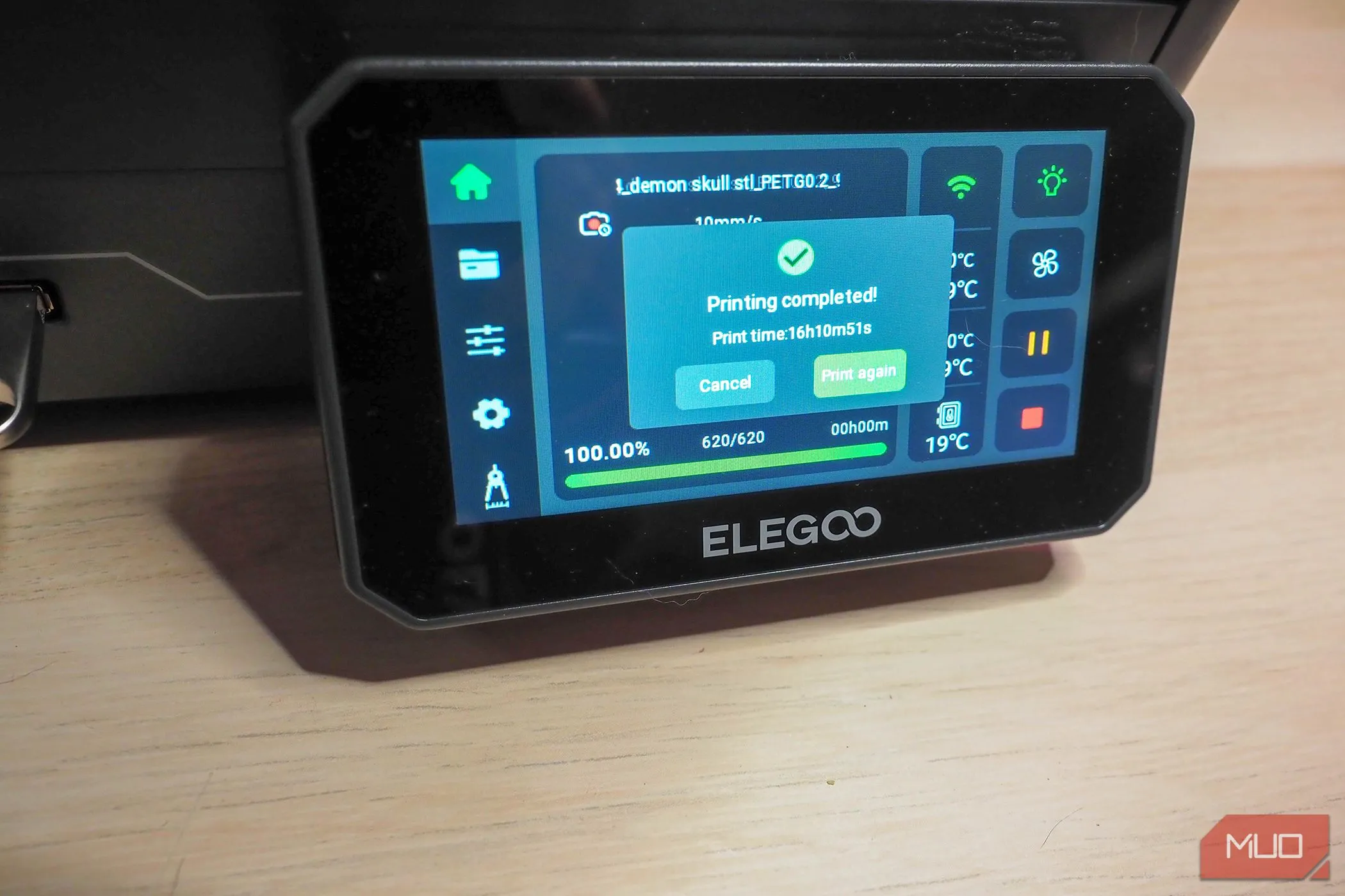 Màn hình máy in Elegoo Centauri Carbon hiển thị thời gian in dự kiến ở chế độ im lặng