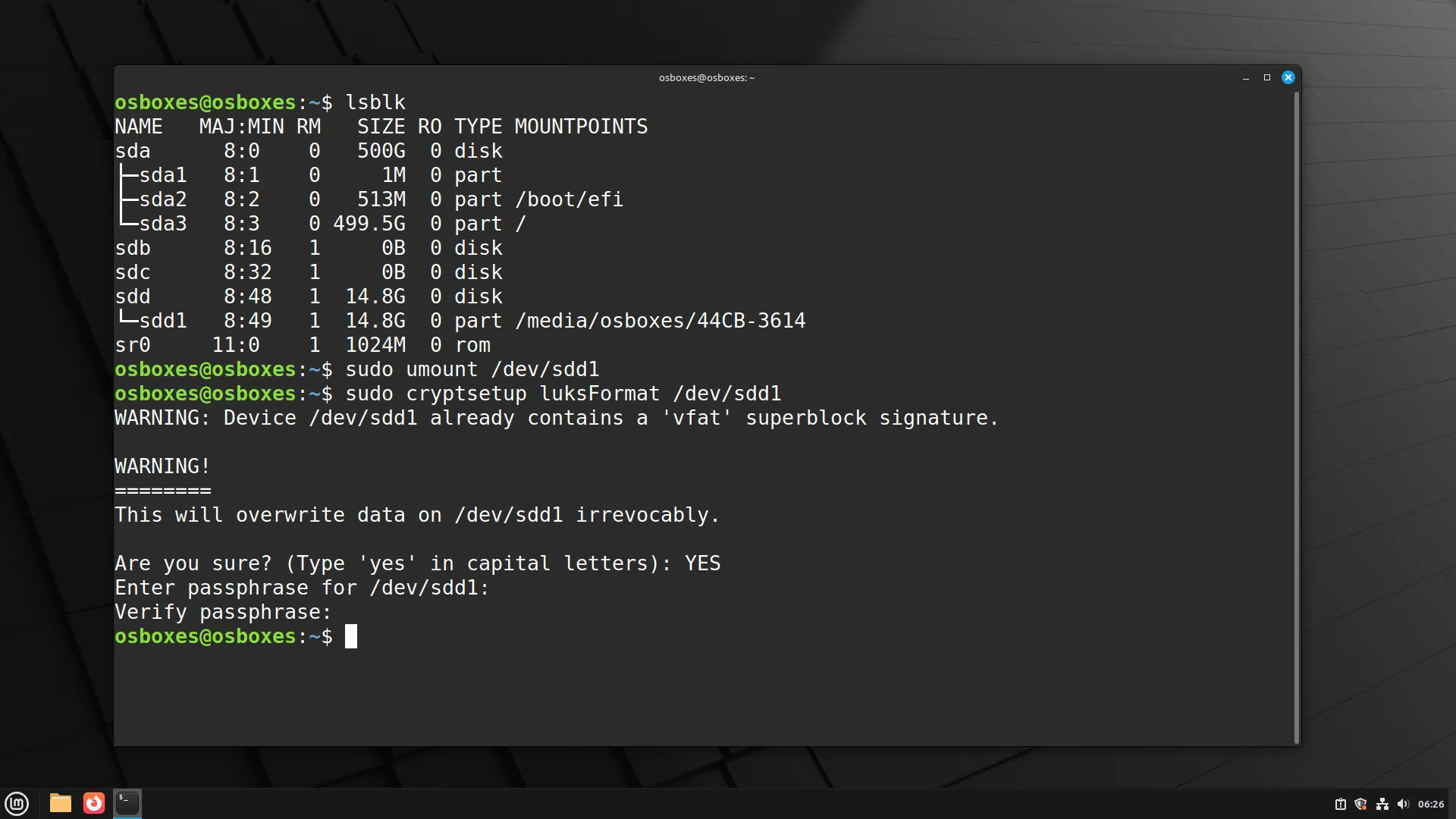 Màn hình terminal Linux minh họa lệnh LUKS để mã hóa ổ đĩa ngoài