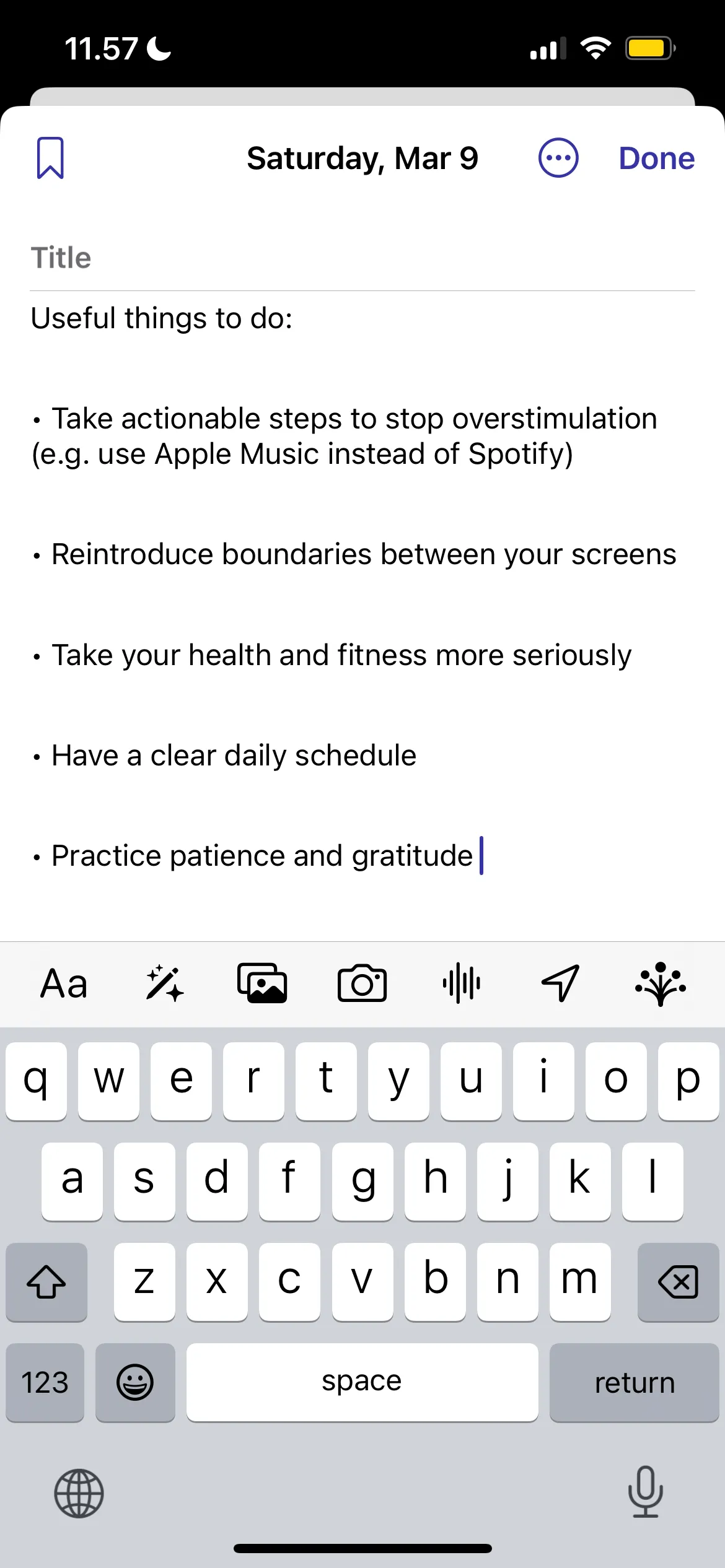Màn hình thêm một mục nhật ký mới vào ứng dụng Nhật ký Apple, cho phép ghi chú và đính kèm phương tiện.