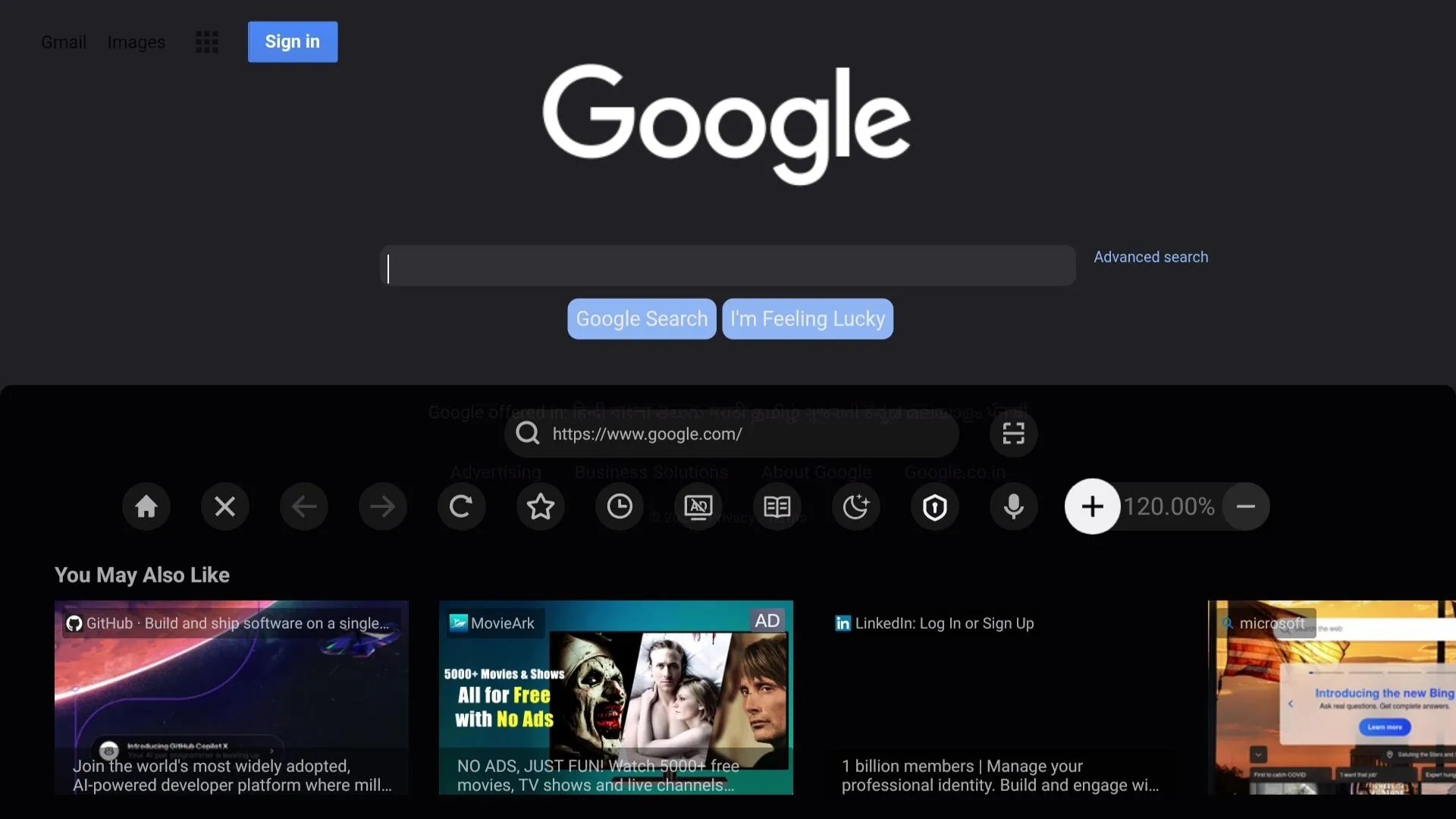 Màn hình trình duyệt web trên Smart TV hiển thị tùy chọn điều chỉnh mức thu phóng (zoom level), giúp người dùng dễ dàng đọc nội dung hơn từ khoảng cách xa.