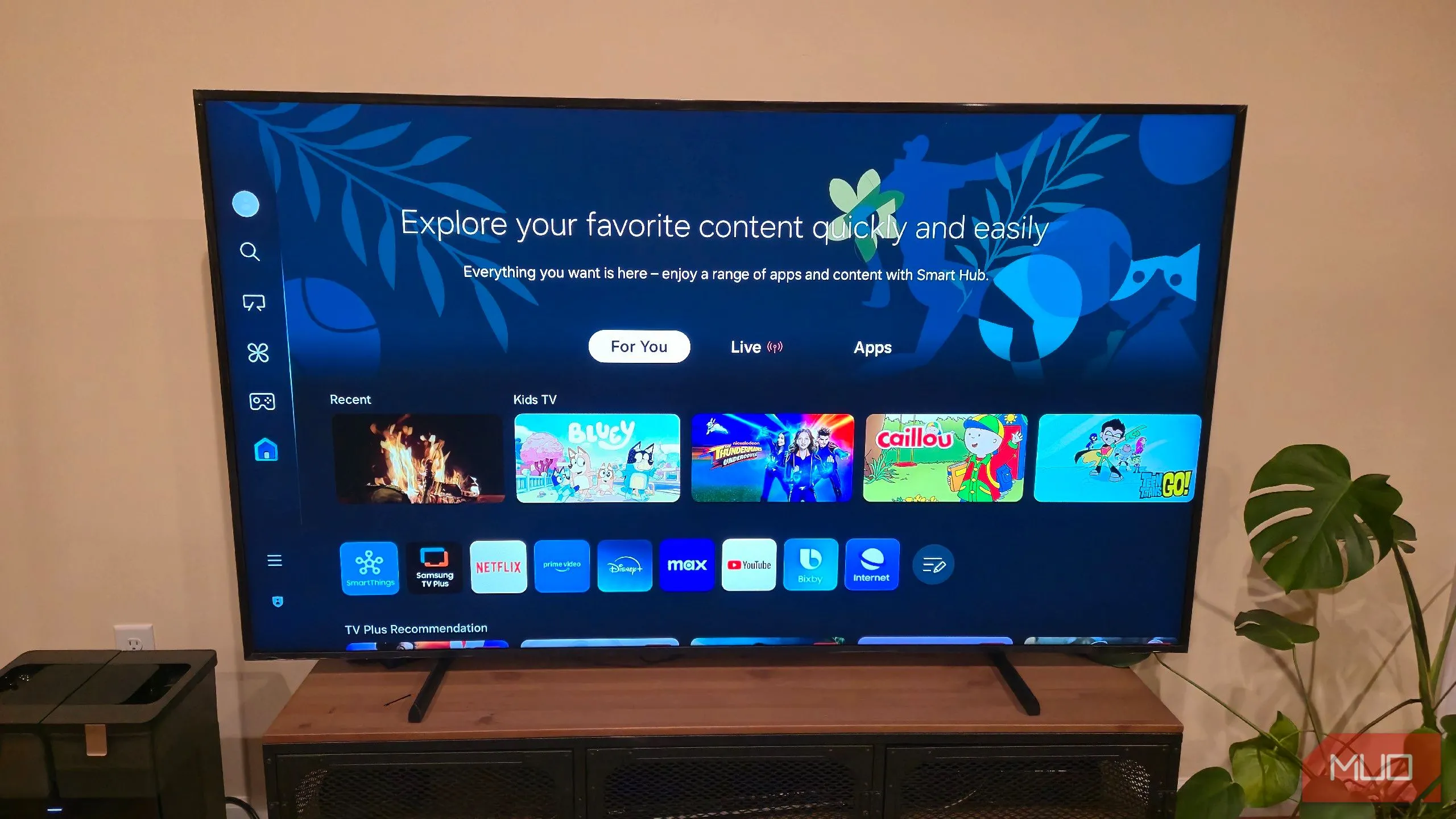 Màn hình TV Samsung Frame hiển thị giao diện One UI nhất quán