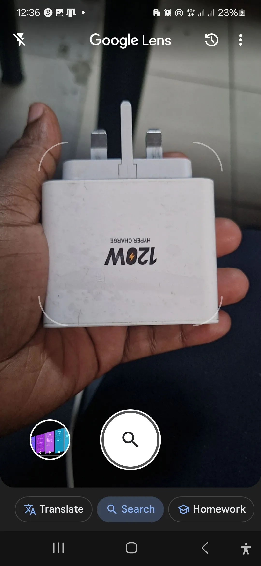 Màn hình ứng dụng Google Lens chuẩn bị quét vật thể để tìm kiếm thông tin bằng hình ảnh
