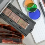 Máy quét chuyên dụng đang số hóa các slide phim và âm bản để chuyển đổi sang định dạng kỹ thuật số.