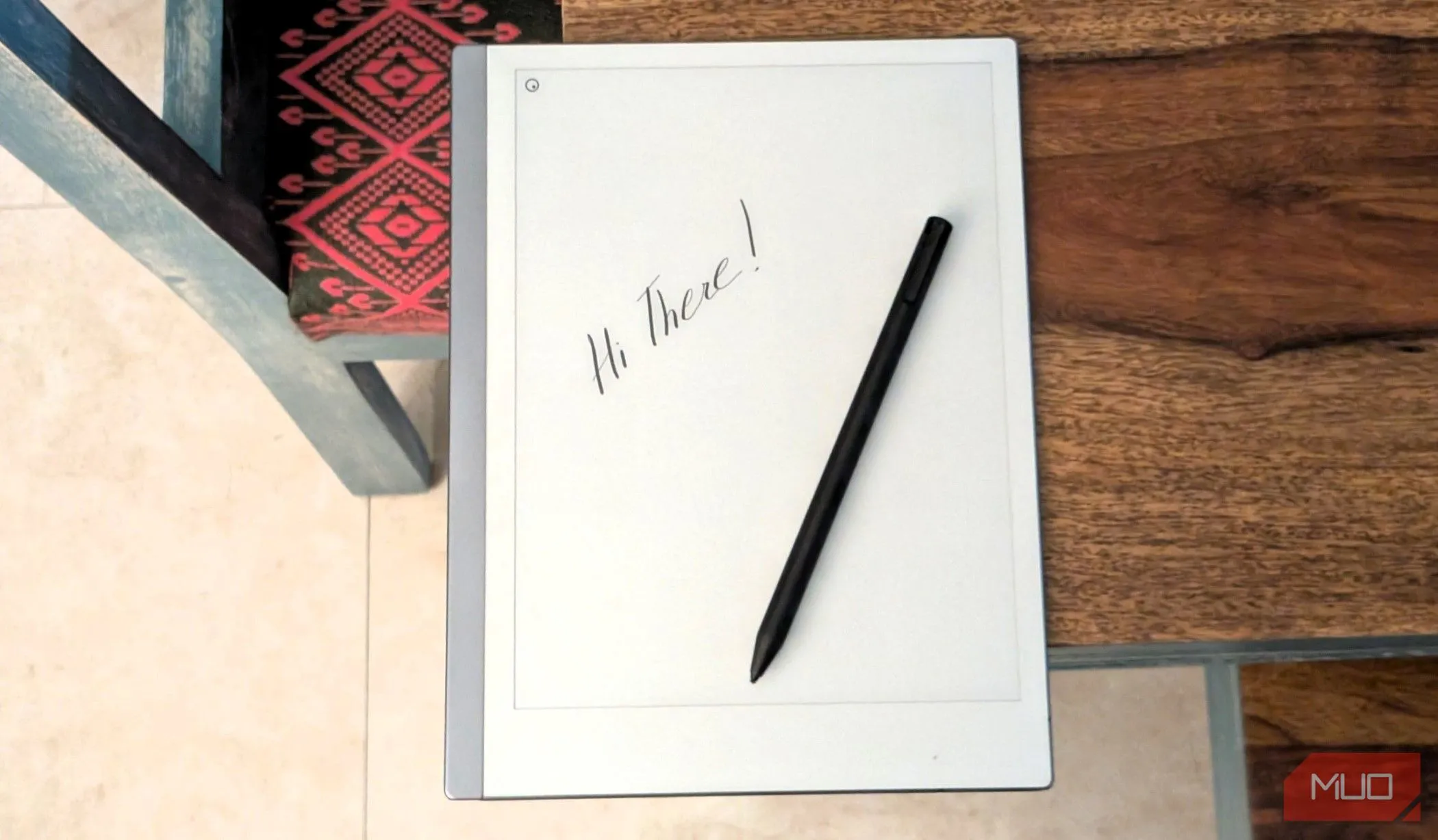 Máy tính bảng reMarkable 2 và bút stylus Marker, tượng trưng cho khả năng tập trung cao độ