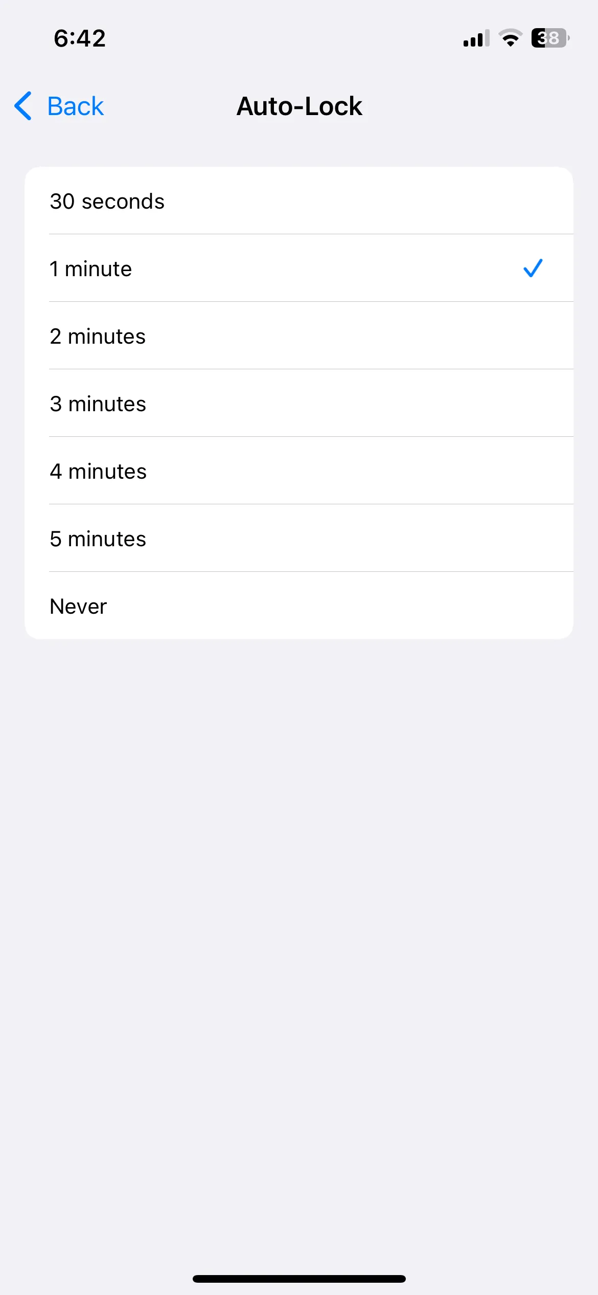 Menu cài đặt Tự động khóa trên iPhone, cho phép điều chỉnh thời gian khóa màn hình.