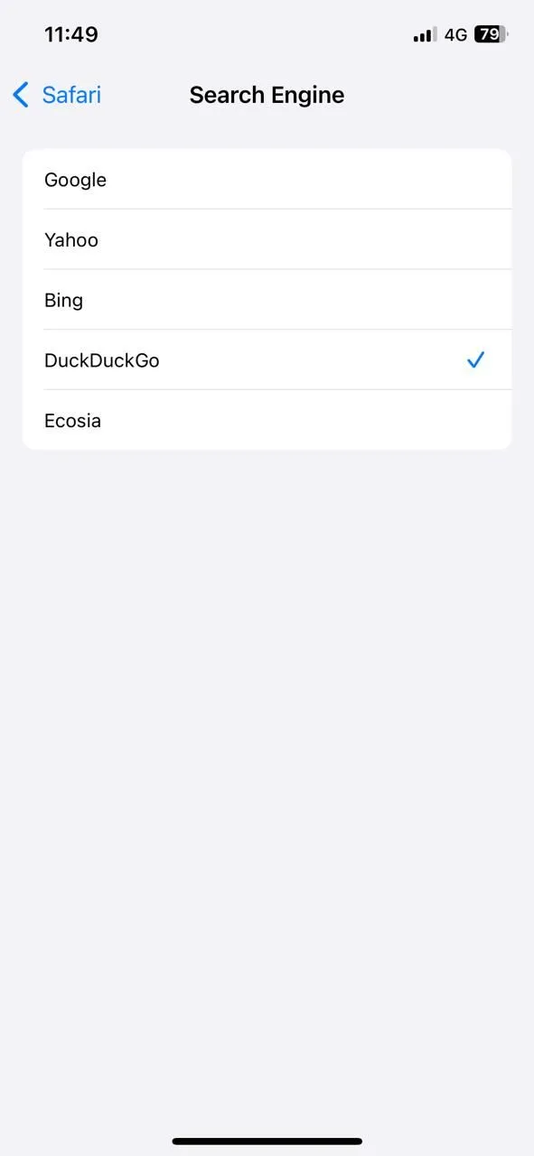 Menu chọn công cụ tìm kiếm mặc định trong cài đặt Safari trên iPhone