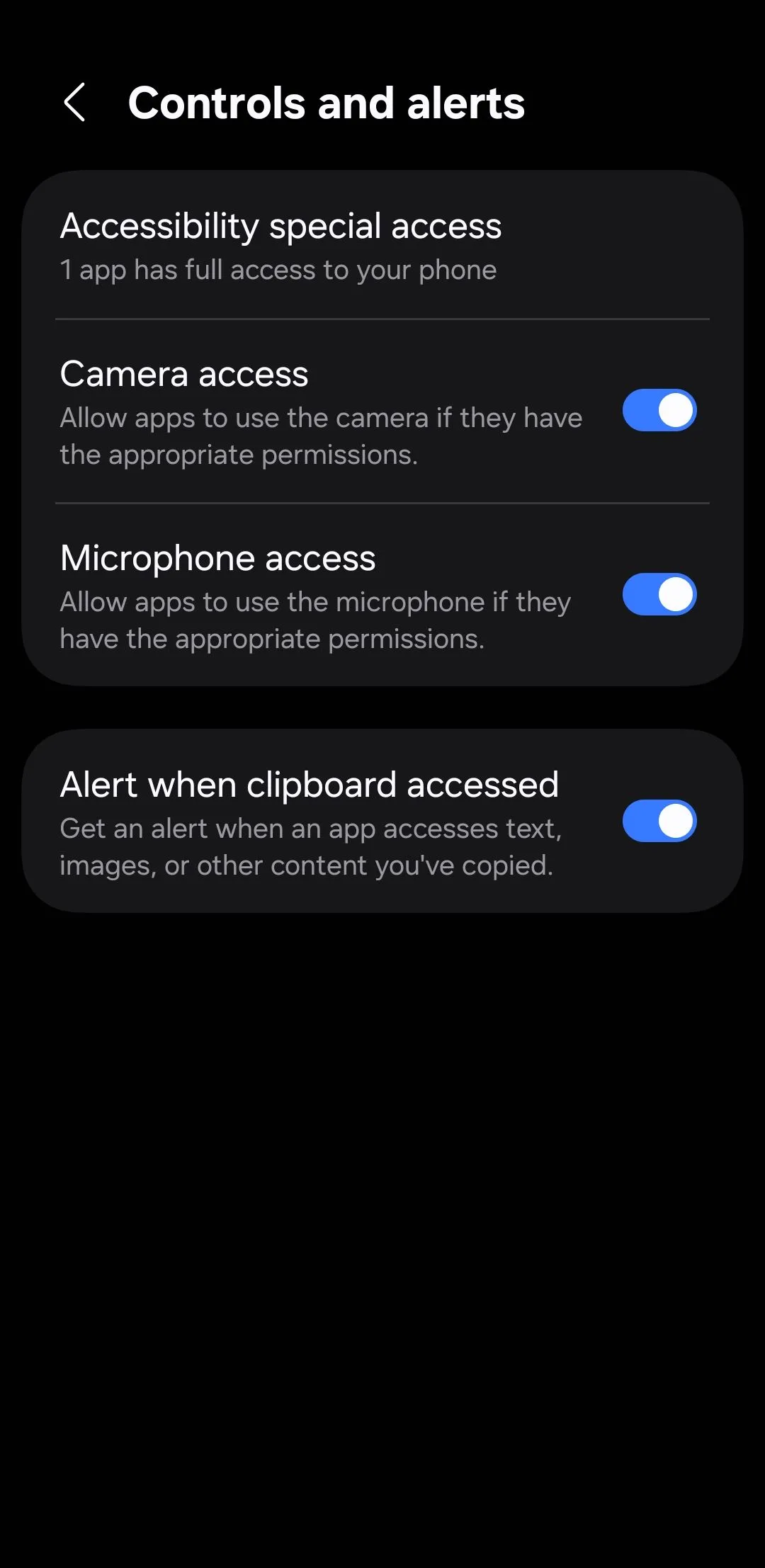 Menu 'Điều khiển và cảnh báo' trong cài đặt quyền riêng tư Android, bao gồm tùy chọn cảnh báo truy cập bảng tạm.