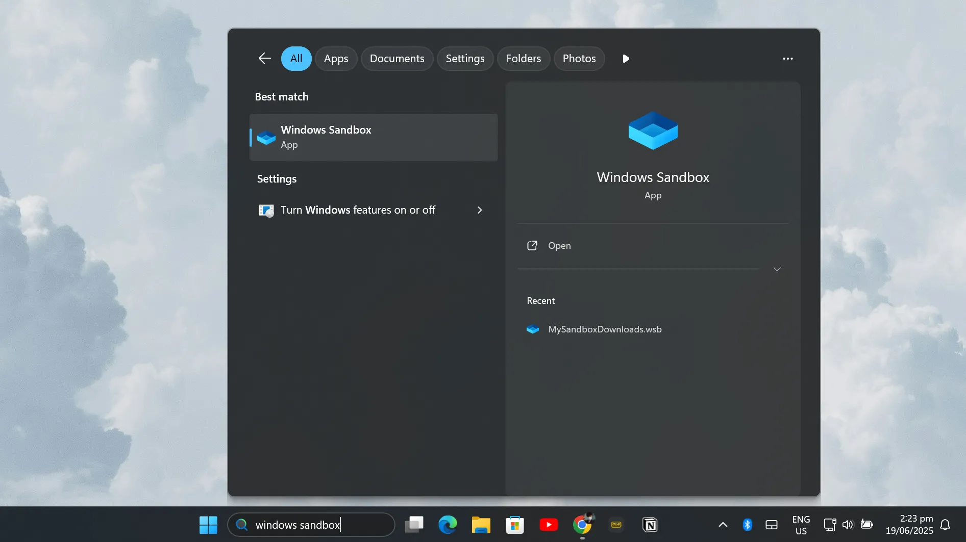 Menu Start của Windows 11 với ô tìm kiếm hiển thị kết quả &quot;Windows Sandbox&quot;, cho phép người dùng khởi chạy môi trường cô lập.