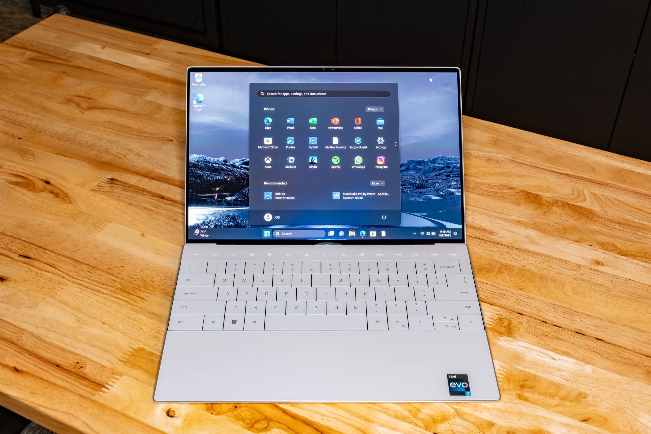 Menu Start Windows trên Dell XPS 13 Plus thể hiện giao diện hệ điều hành phổ biến có vấn đề về quyền riêng tư.
