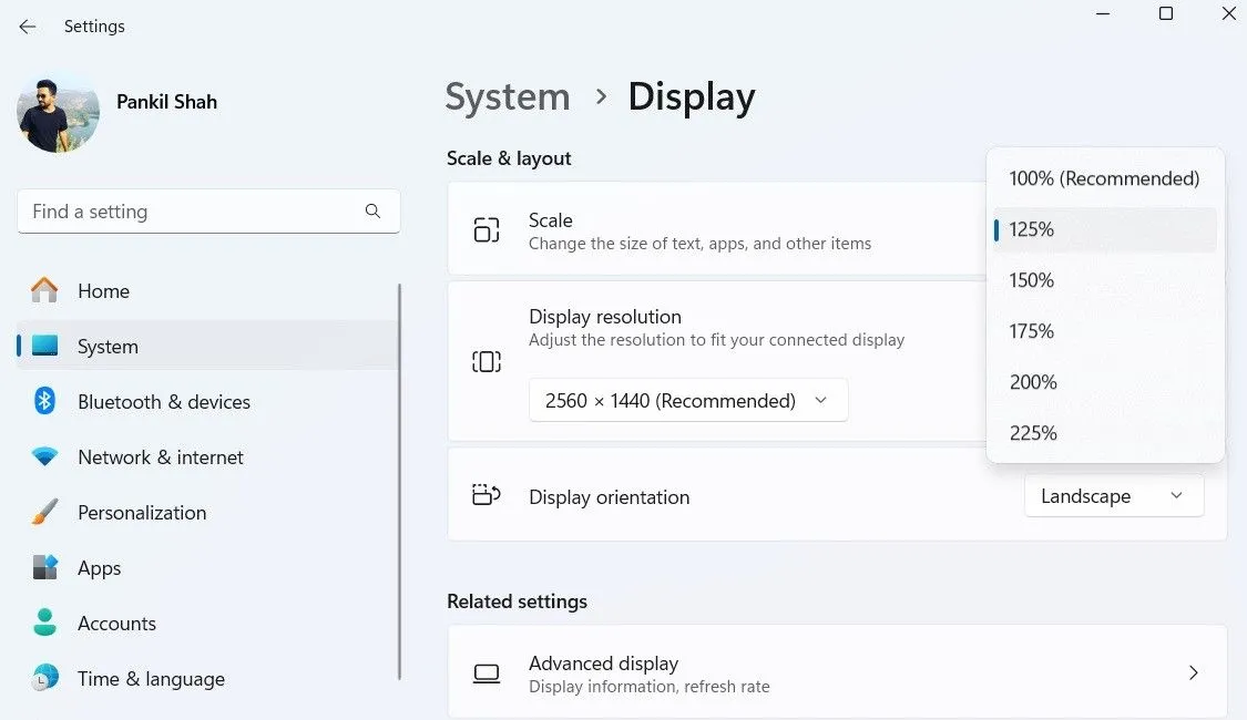 Menu Tỷ lệ hiển thị (Display Scale) trong Cài đặt của Windows 11, nơi người dùng điều chỉnh kích thước văn bản và ứng dụng.