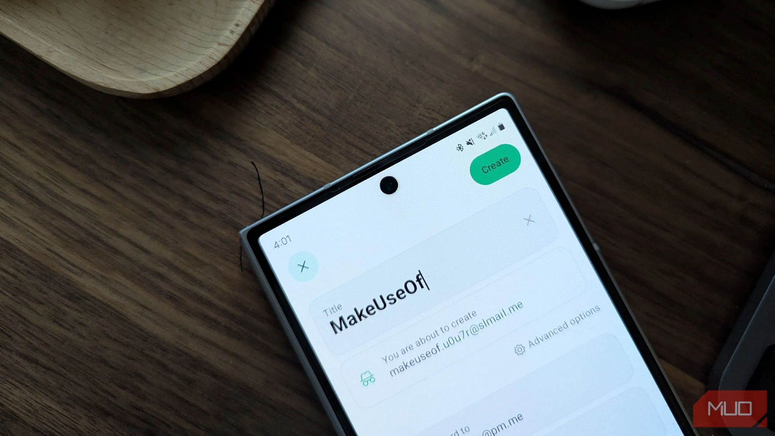 Minh họa tạo địa chỉ email alias cho MakeUseOf trong ứng dụng Proton Pass trên Android.