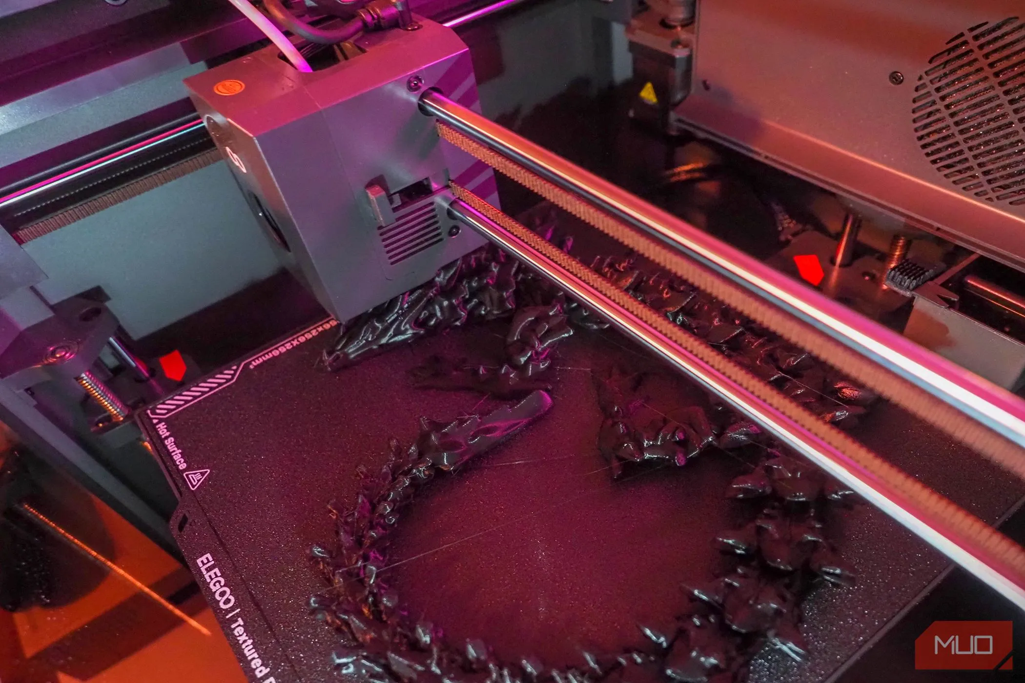 Mô hình rồng in 3D chi tiết từ máy Elegoo Centauri Carbon, thể hiện khả năng tái tạo phức tạp