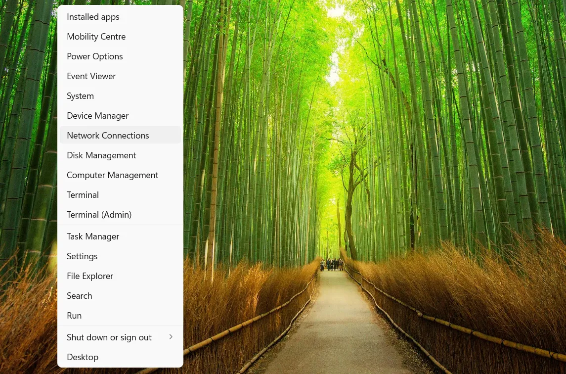 Mô tả Menu Truy cập Nhanh (Win + X) trong Windows, với tùy chọn &quot;Network Connections&quot; được đánh dấu, cho phép truy cập nhanh công cụ quản lý mạng.