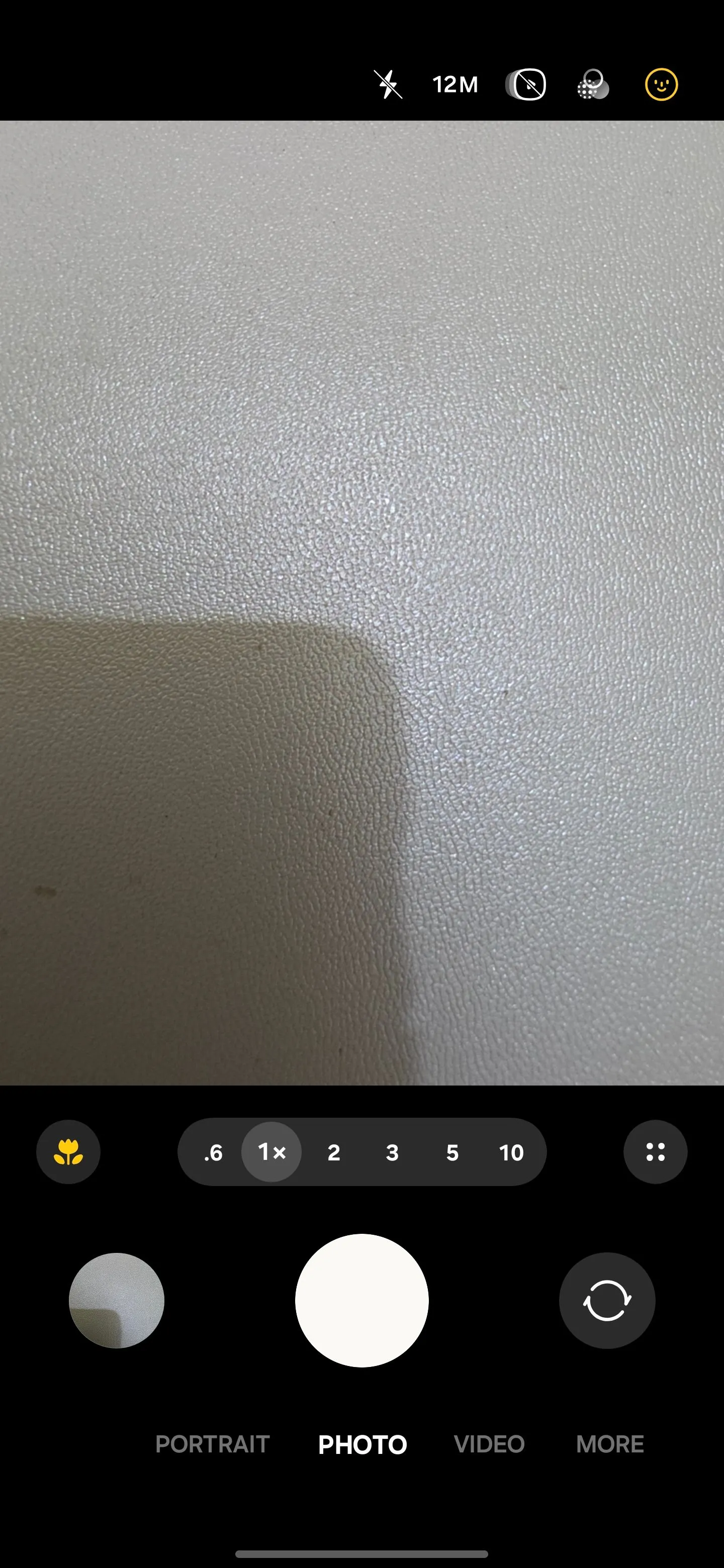Mở ứng dụng camera Samsung S25 Ultra, chọn menu Thêm (More) để truy cập các chế độ nâng cao