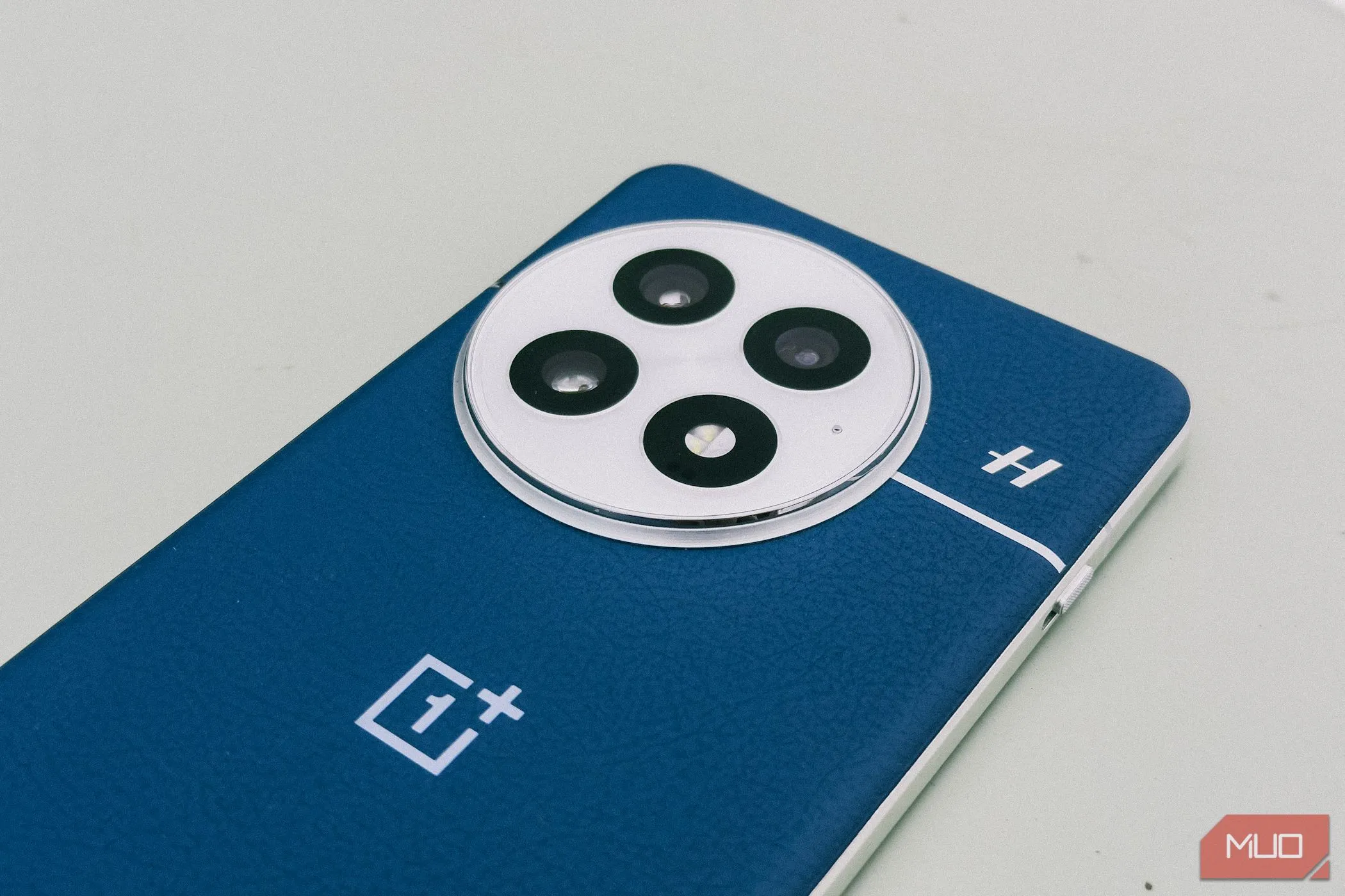Module camera sau của điện thoại OnePlus 13