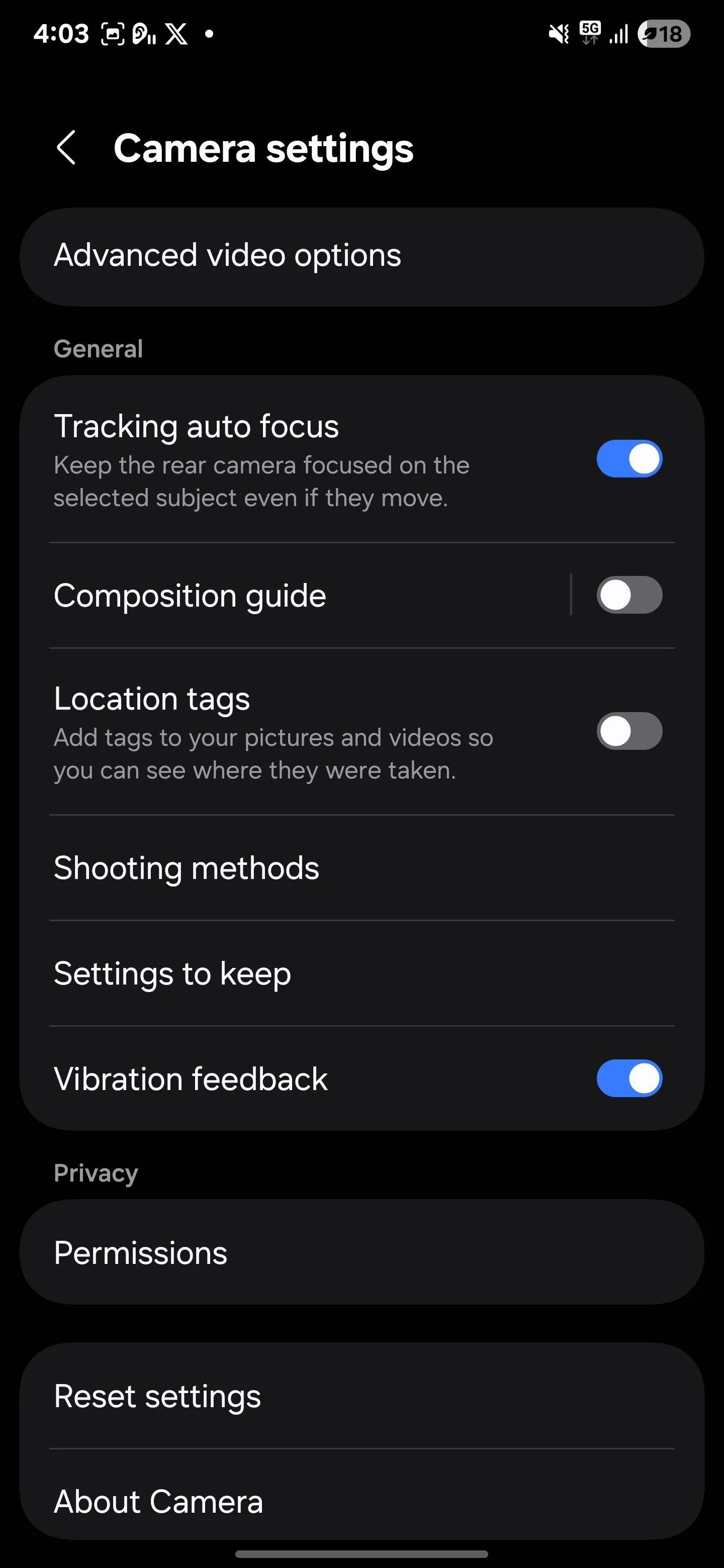 Mục Hướng dẫn bố cục (Composition Guide) trong cài đặt camera Samsung với tùy chọn bật đường lưới