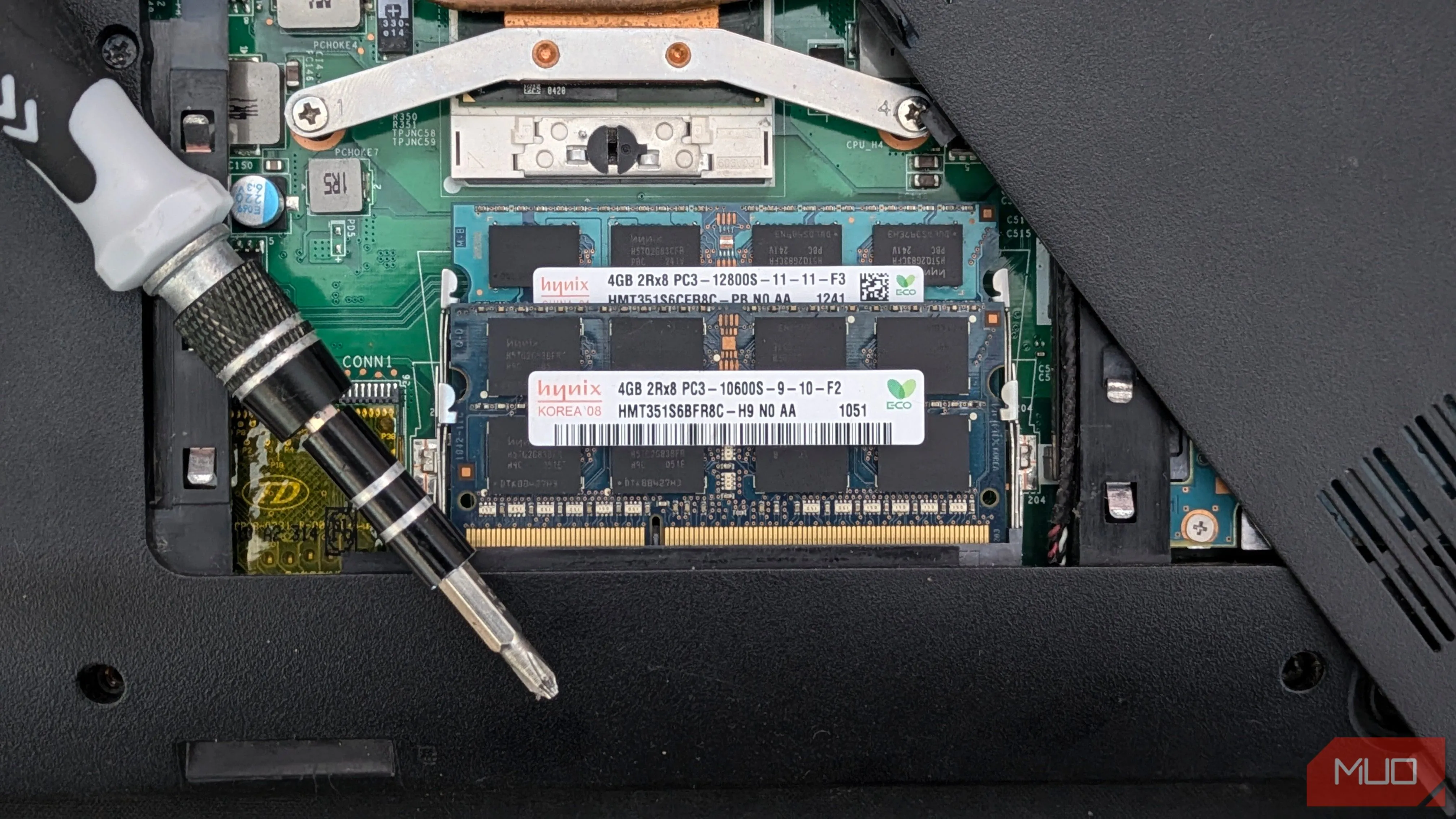 Nâng cấp RAM và ổ cứng SSD cho laptop để cải thiện hiệu suất