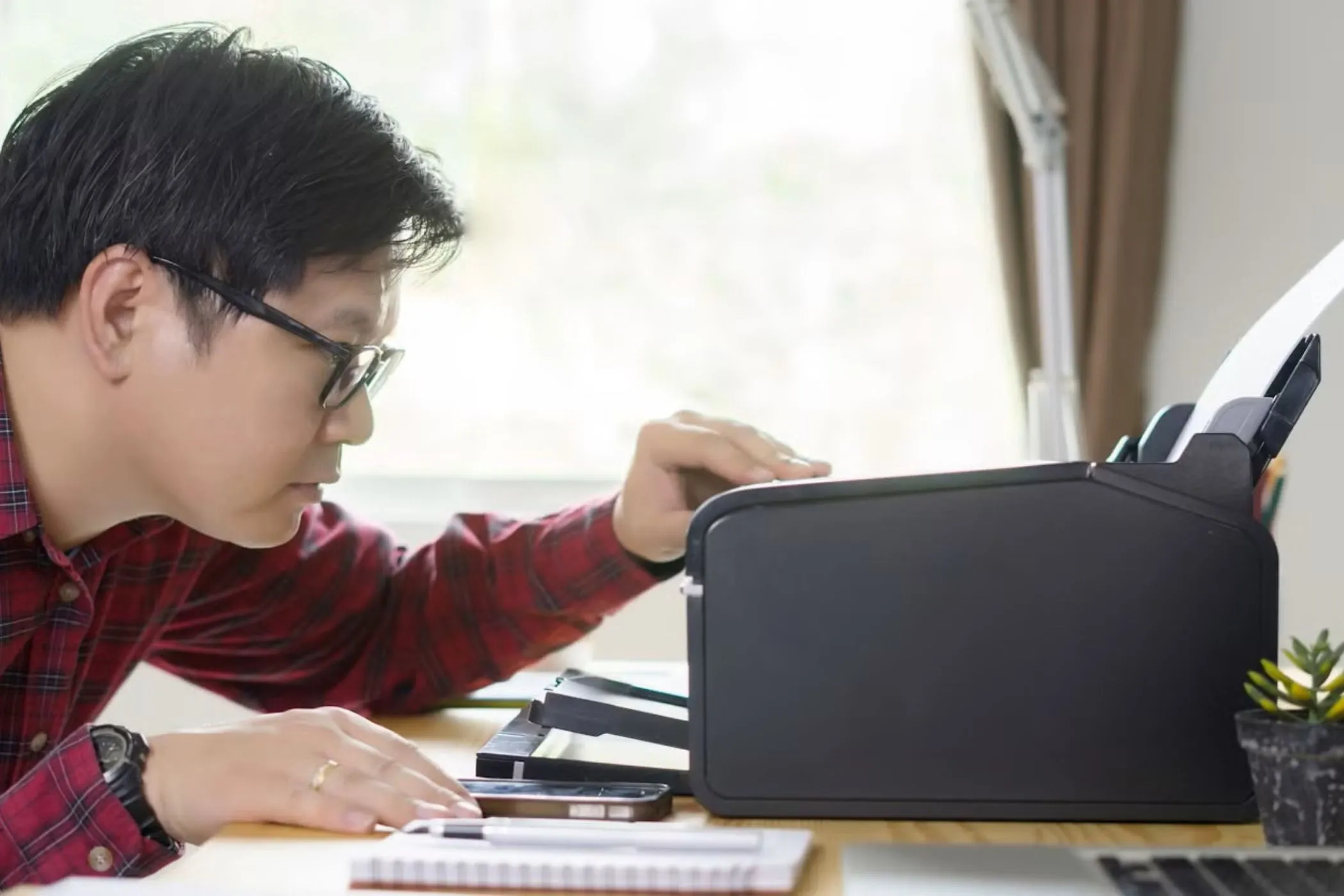 Bóng Đèn Thông Minh Giá Rẻ: Tiết Kiệm Hay Đánh Đổi Bảo Mật Mạng Gia Đình?