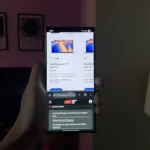 Người dùng thao tác chia đôi màn hình trên Samsung Galaxy S24 Ultra, hiển thị Chrome và Samsung Internet