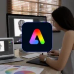 Người phụ nữ đang làm việc trên laptop với các công cụ thiết kế đồ họa và logo Adobe Express, minh họa việc sử dụng AI để chỉnh sửa ảnh hàng loạt.