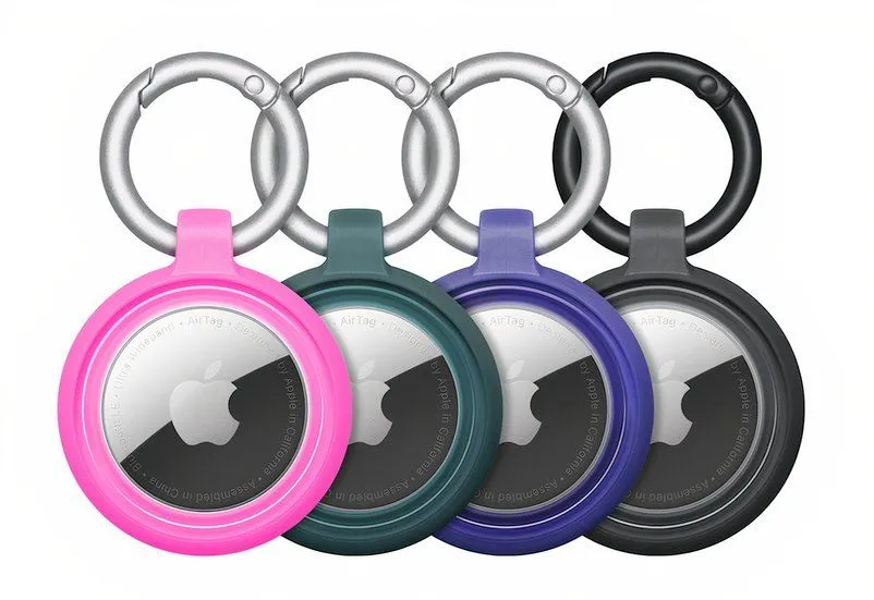 Nhiều Apple AirTag với các vỏ bảo vệ nhiều màu sắc khác nhau