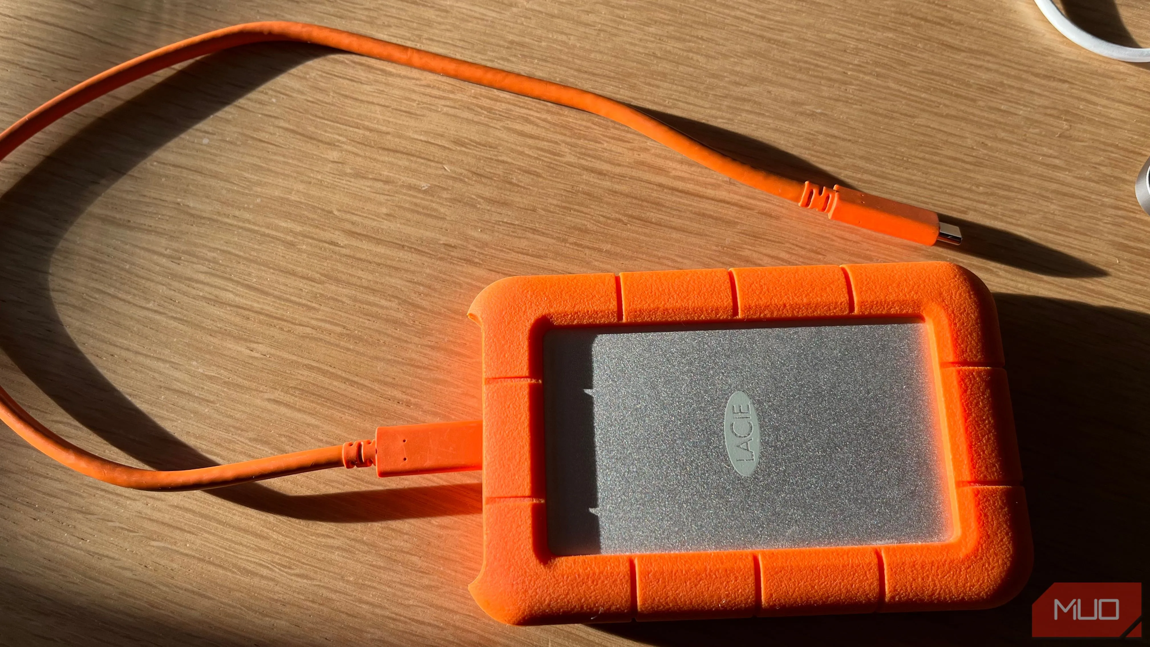 Ổ cứng di động LaCie Rugged giúp lưu trữ file RAW dung lượng lớn an toàn và tiện lợi