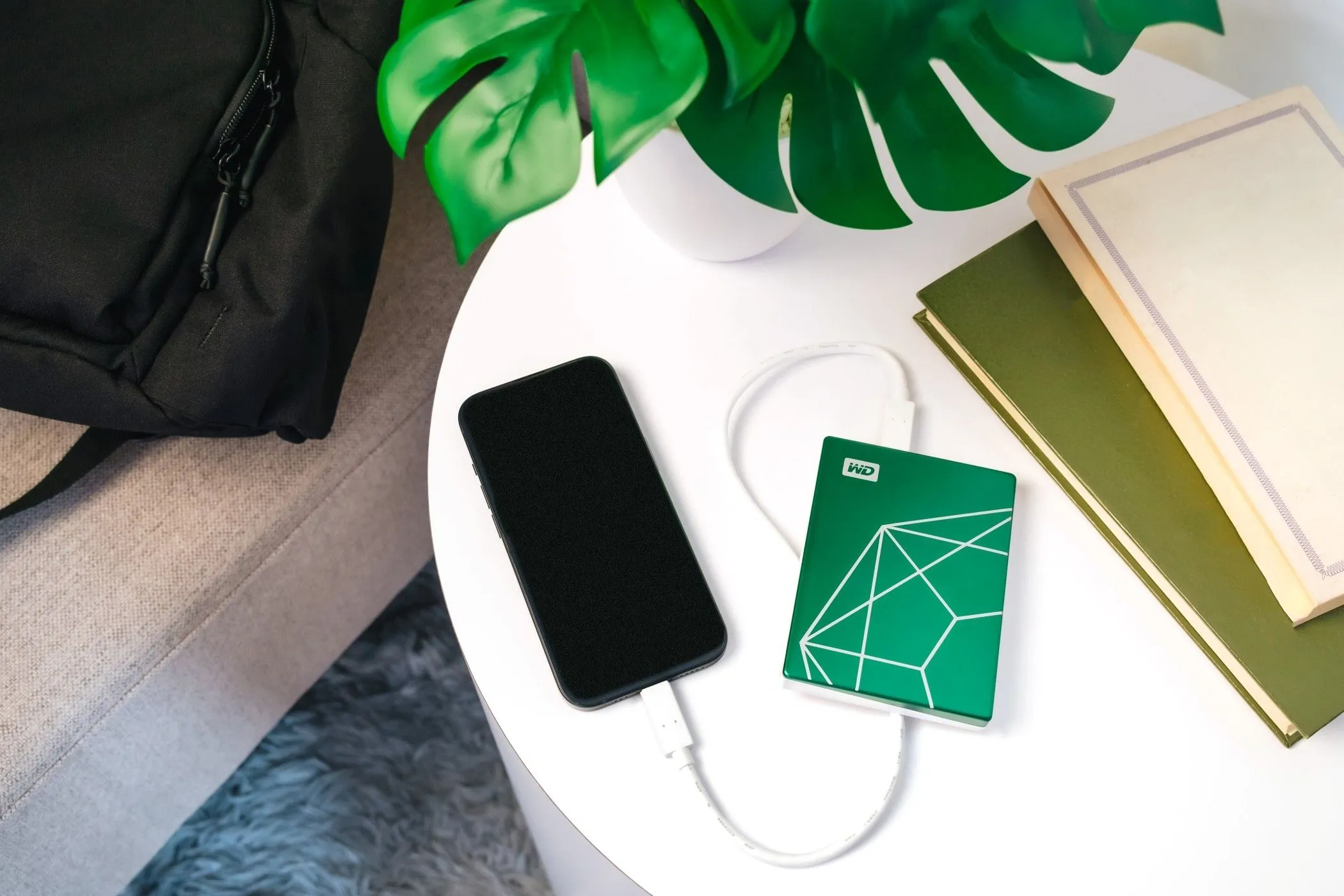 Ổ cứng My Passport Ultra 20th Anniversary Edition kết nối với điện thoại