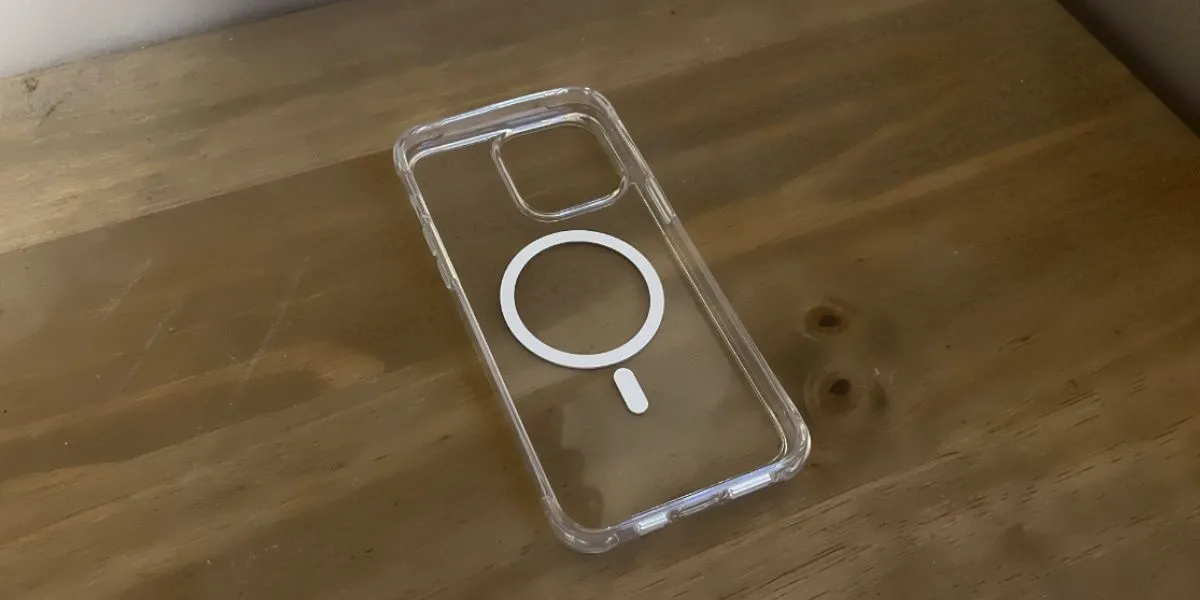 Ốp lưng trong suốt cho iPhone 14 Pro Max với các vị trí nút và cổng chính xác
