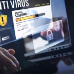 Phần mềm diệt virus mạnh mẽ đang quét và bảo vệ máy tính