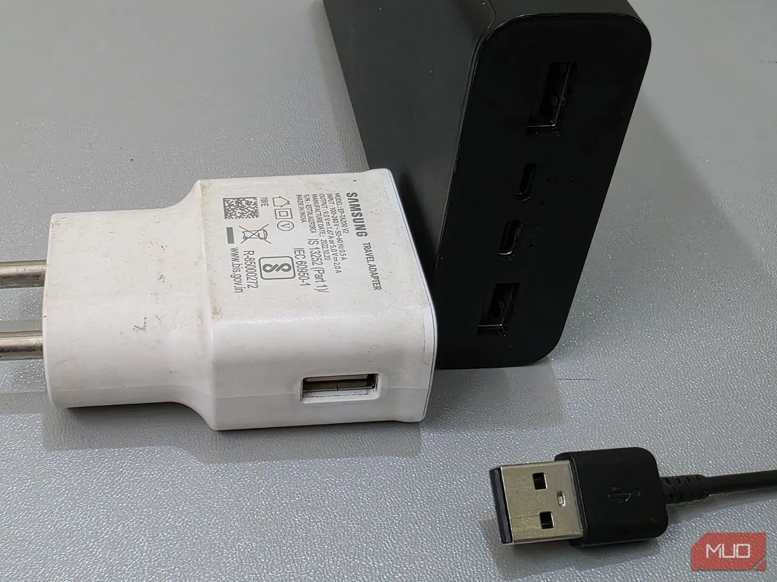 Sạc dự phòng kèm cáp sạc và củ sạc Samsung USB-C