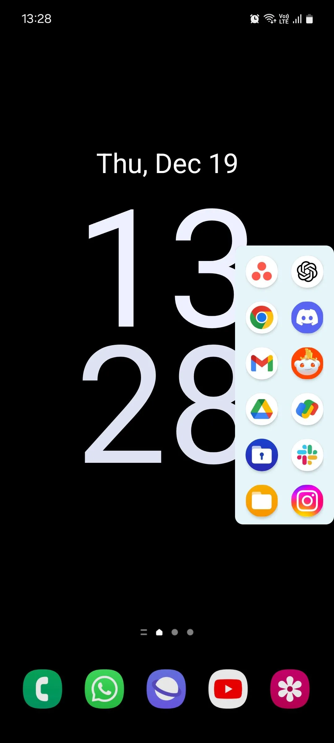 Side Bar đang được xem trước trên màn hình chính Android, minh họa cách thức hiển thị và truy cập nhanh ứng dụng