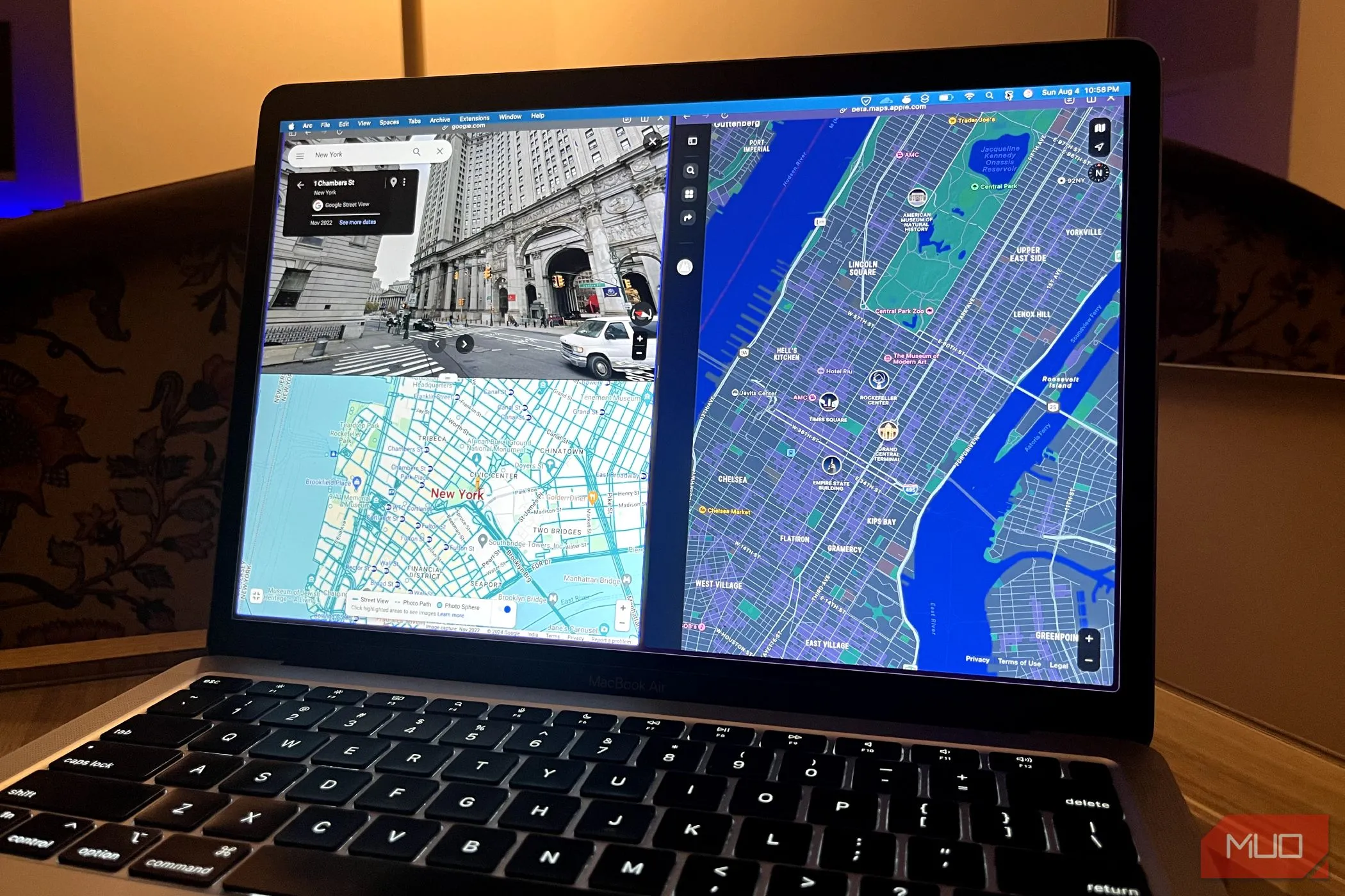 So sánh giao diện Google Maps và Apple Maps mở trên trình duyệt MacBook Air.