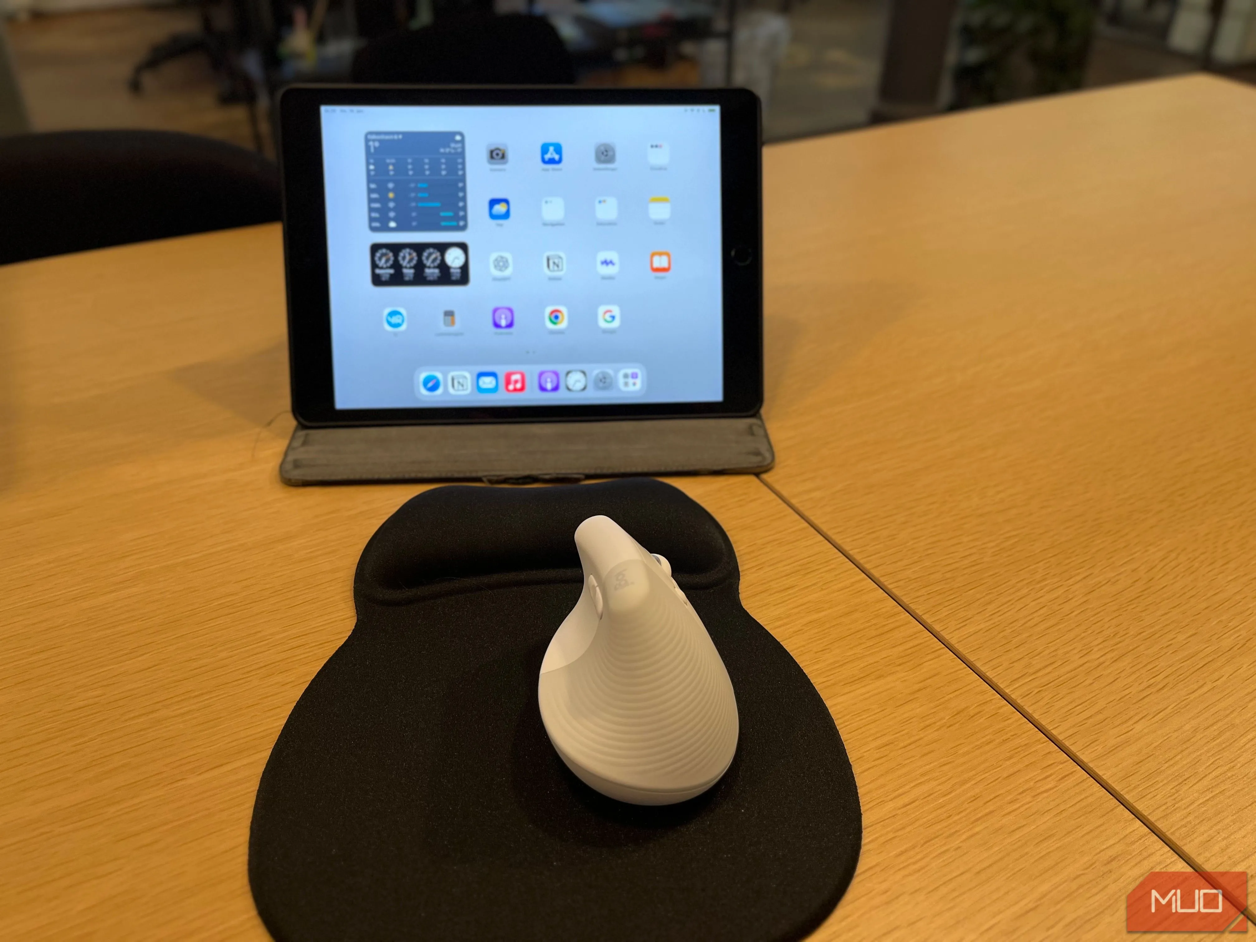 Sự kết hợp hoàn hảo giữa iPad và chuột không dây cho công việc và giải trí