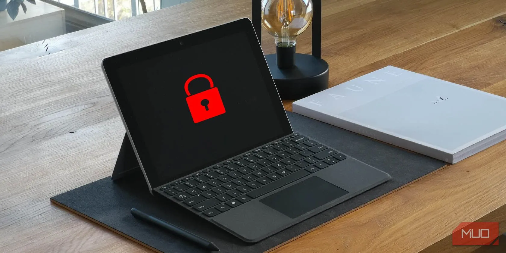 Tài khoản người dùng Windows bị khóa, nhấn mạnh việc hạn chế quyền truy cập để tăng cường bảo mật thiết bị