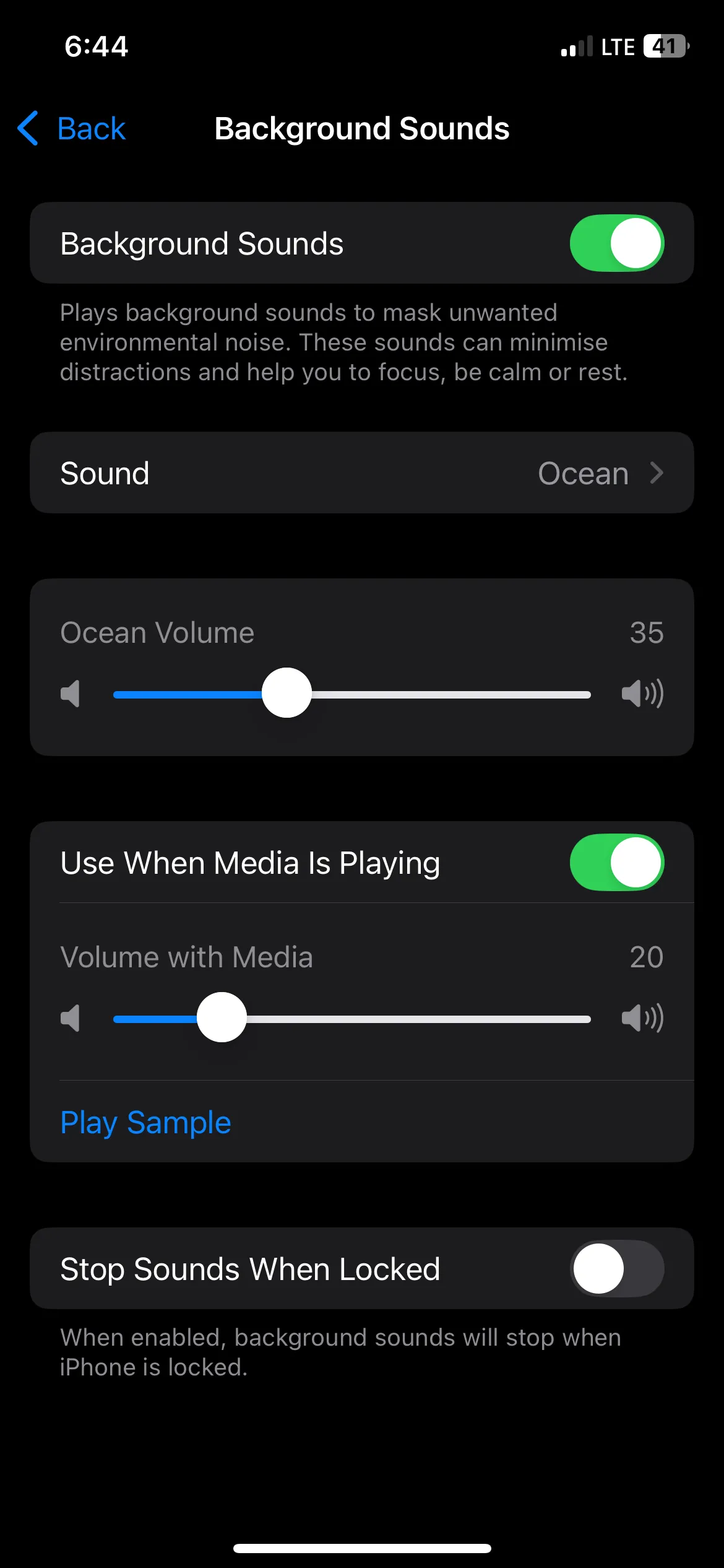 Thay đổi tùy chọn âm thanh nền thành &quot;Đại dương&quot; trong cài đặt Background Sounds trên iPhone