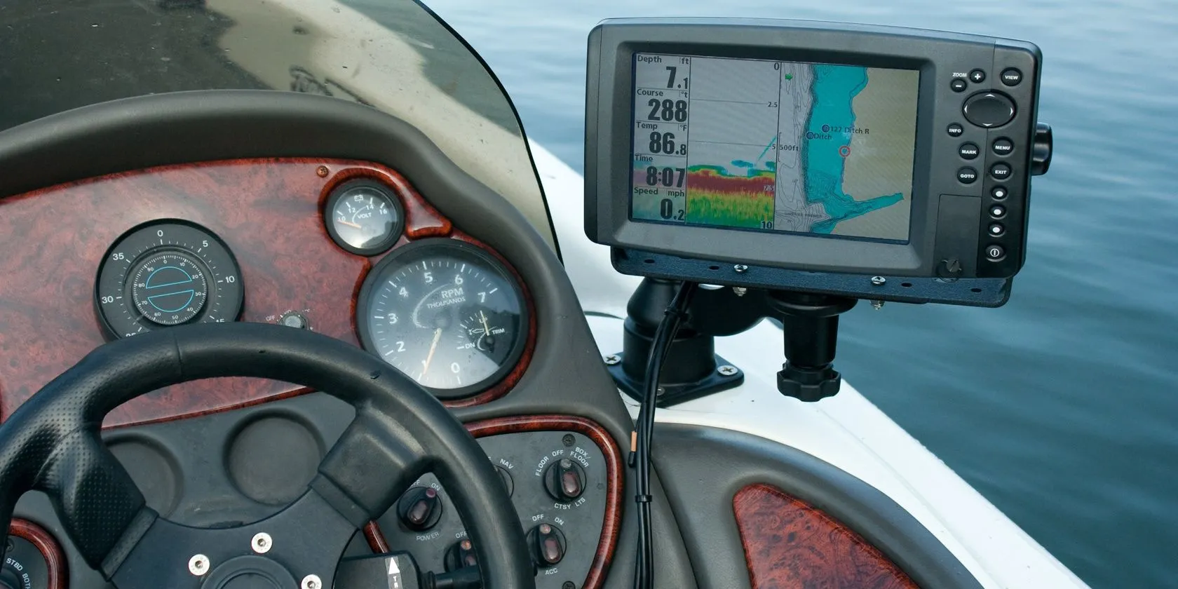 Thiết bị định vị GPS chuyên dụng trên tàu thuyền
