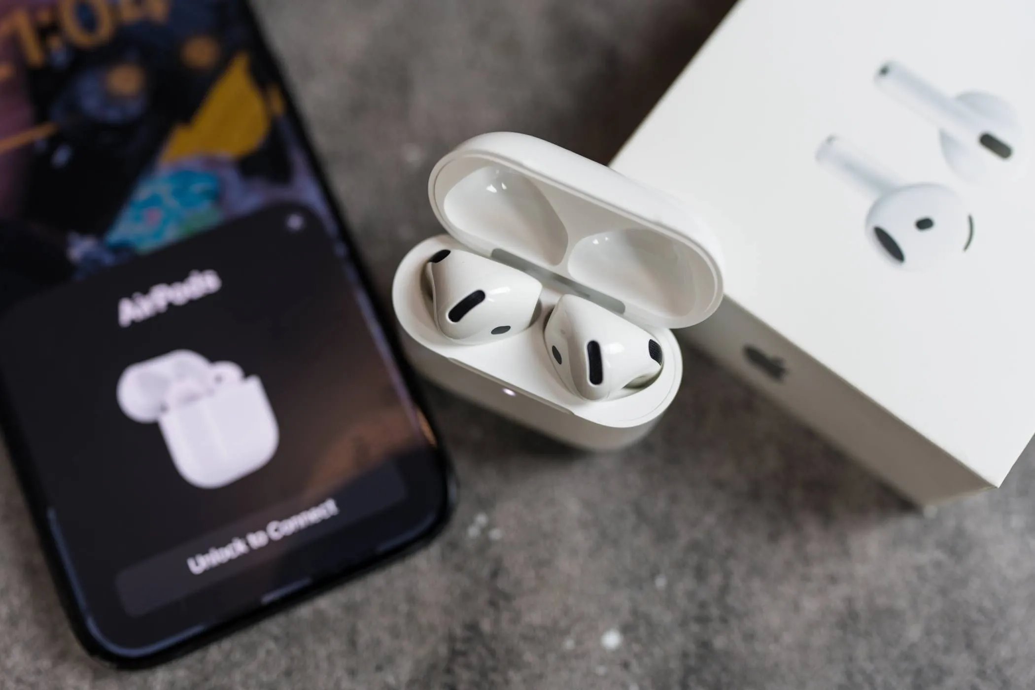 Thiết lập nhanh chóng tai nghe AirPods trên iPhone nhờ công nghệ NFC