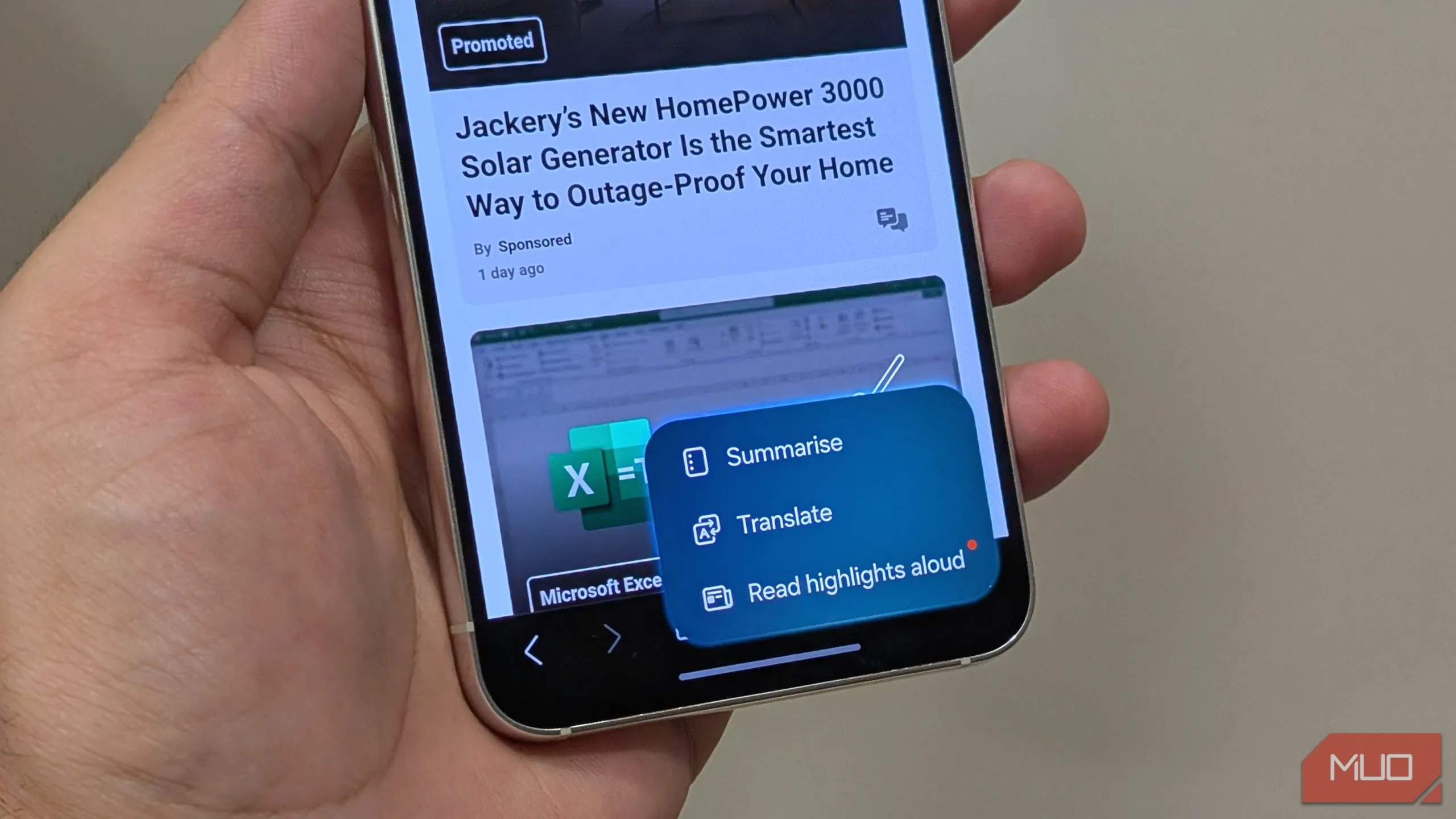 Tính năng Browsing Assist của trình duyệt Samsung Internet đang được kích hoạt, hỗ trợ tóm tắt và dịch nội dung trang web.