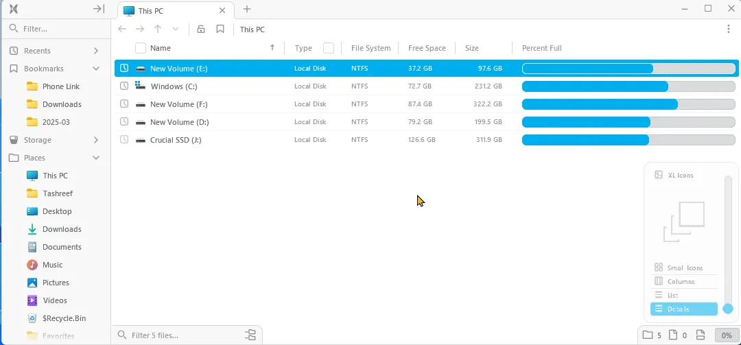 Tính năng chia bảng điều khiển (panels) đa nhiệm trong trình quản lý tệp File Pilot trên Windows 11
