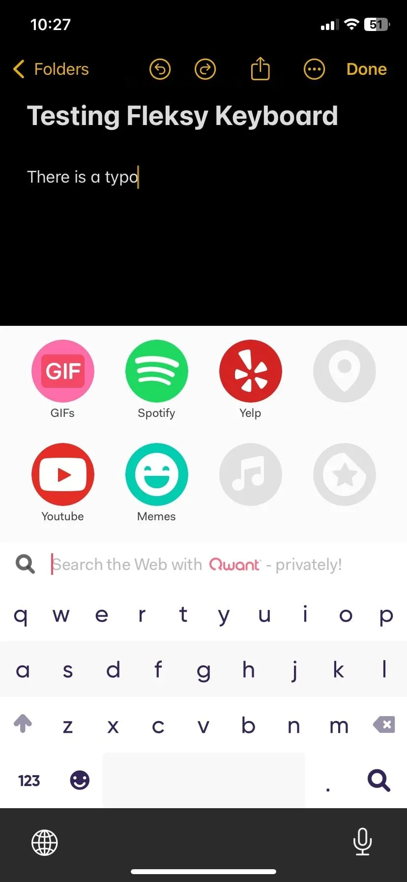 Tính năng tiện ích mở rộng của bàn phím Fleksy hiển thị các ứng dụng tích hợp như Spotify và YouTube.