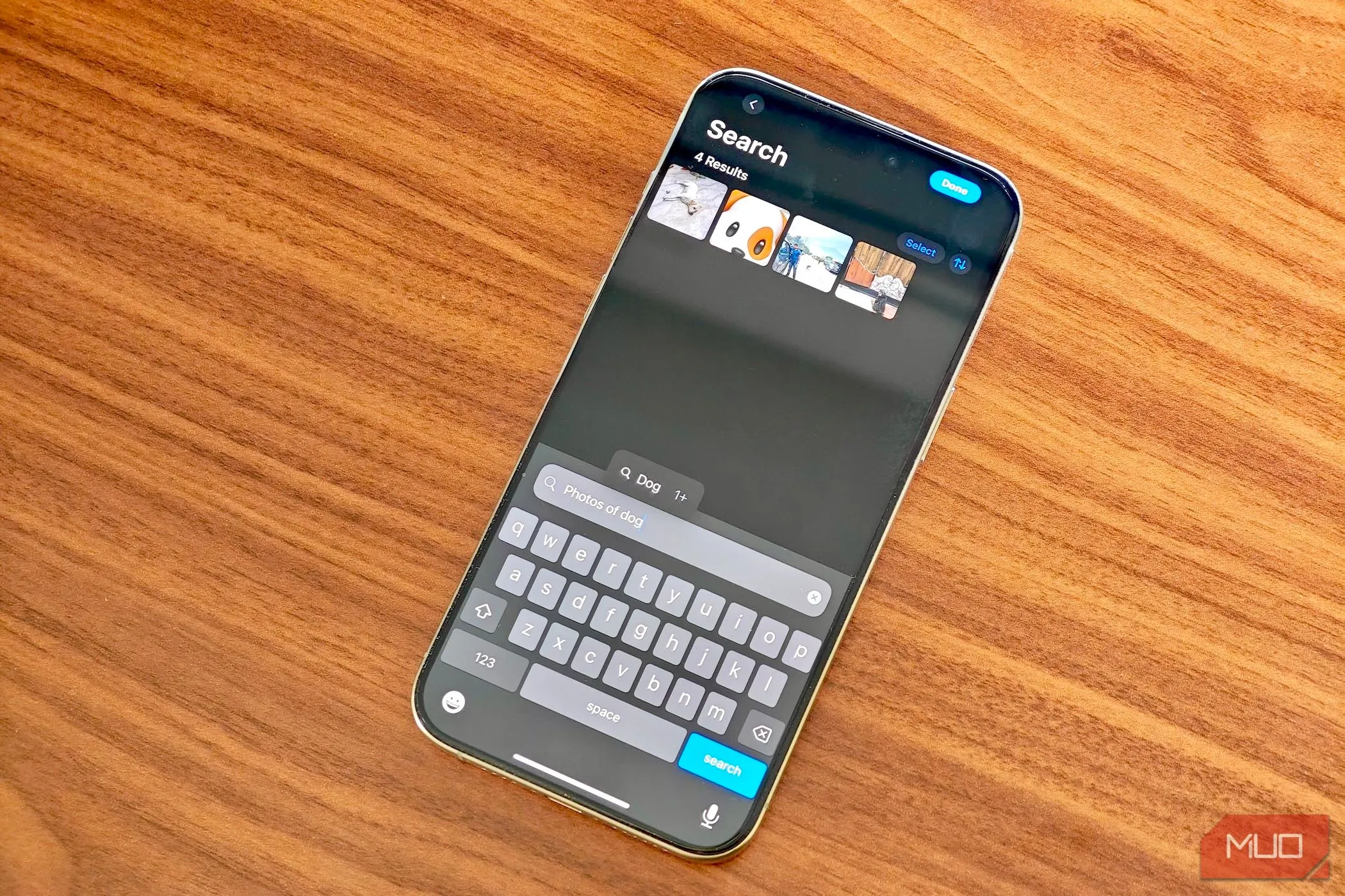 Tính năng tìm kiếm bằng ngôn ngữ tự nhiên trong ứng dụng Ảnh của iPhone iOS 18.1.