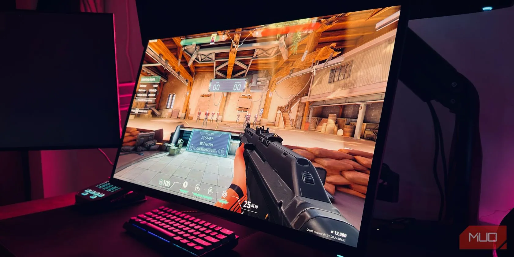 Trải nghiệm chơi game Valorant mượt mà trên màn hình OLED có thời gian phản hồi nhanh
